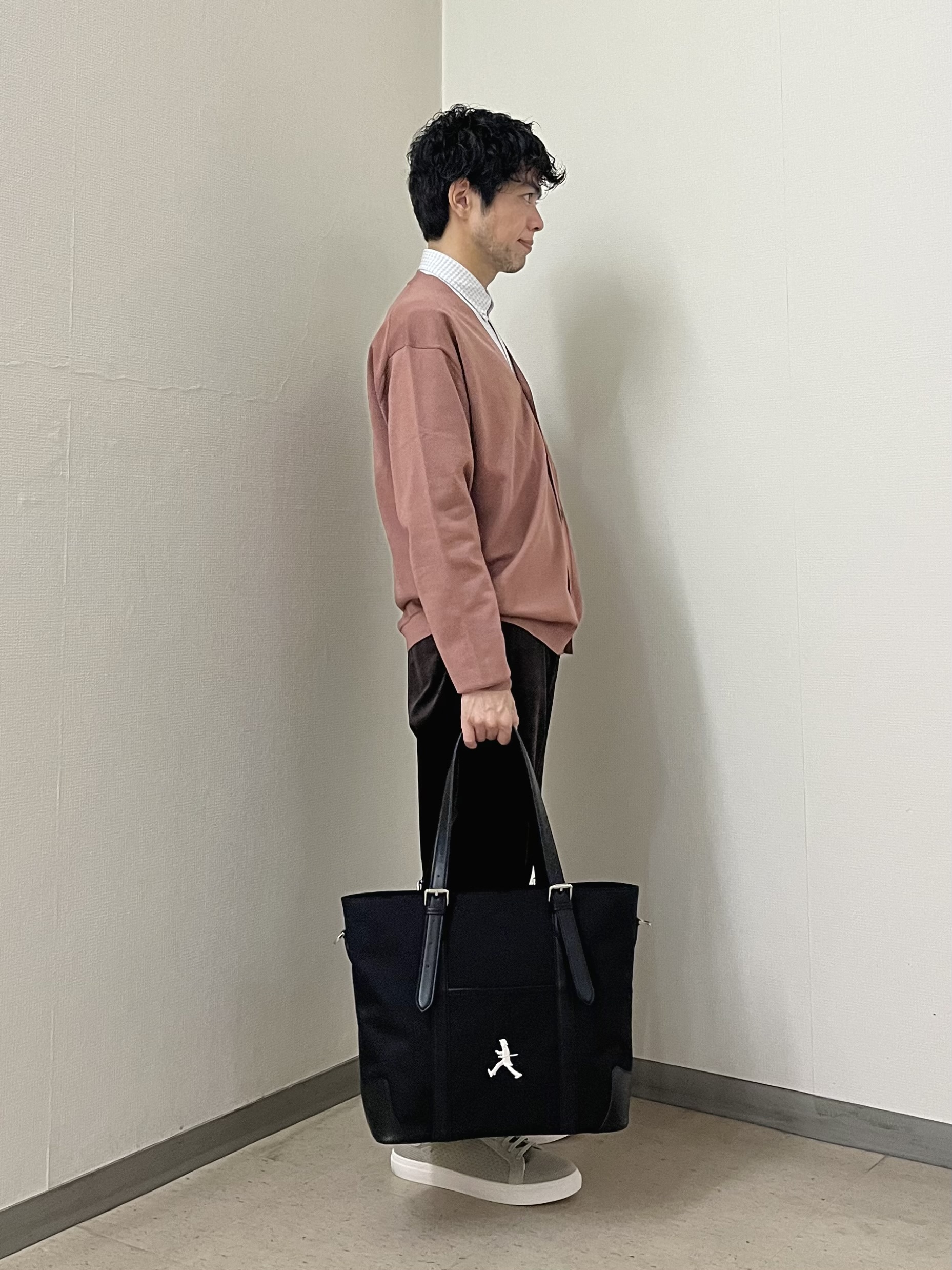 URAさんの「TAKEO KIKUCHI｜アンチピリング ニット カーディガン」を使ったコーディネート