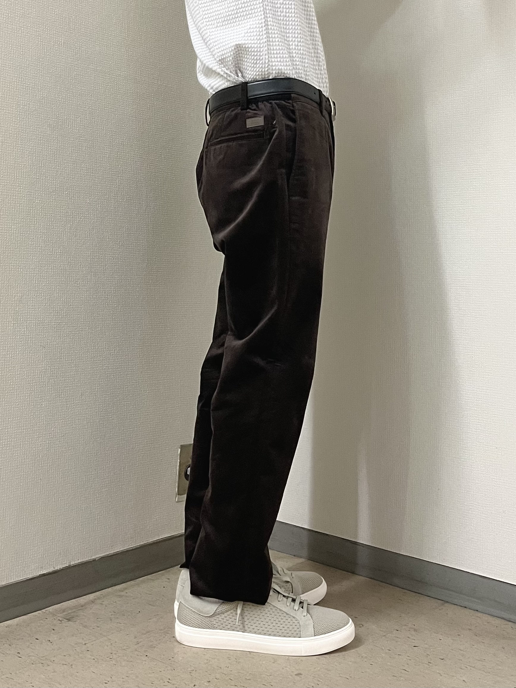 URAさんの「TAKEO KIKUCHI｜アンチピリング ニット カーディガン」を使ったコーディネート