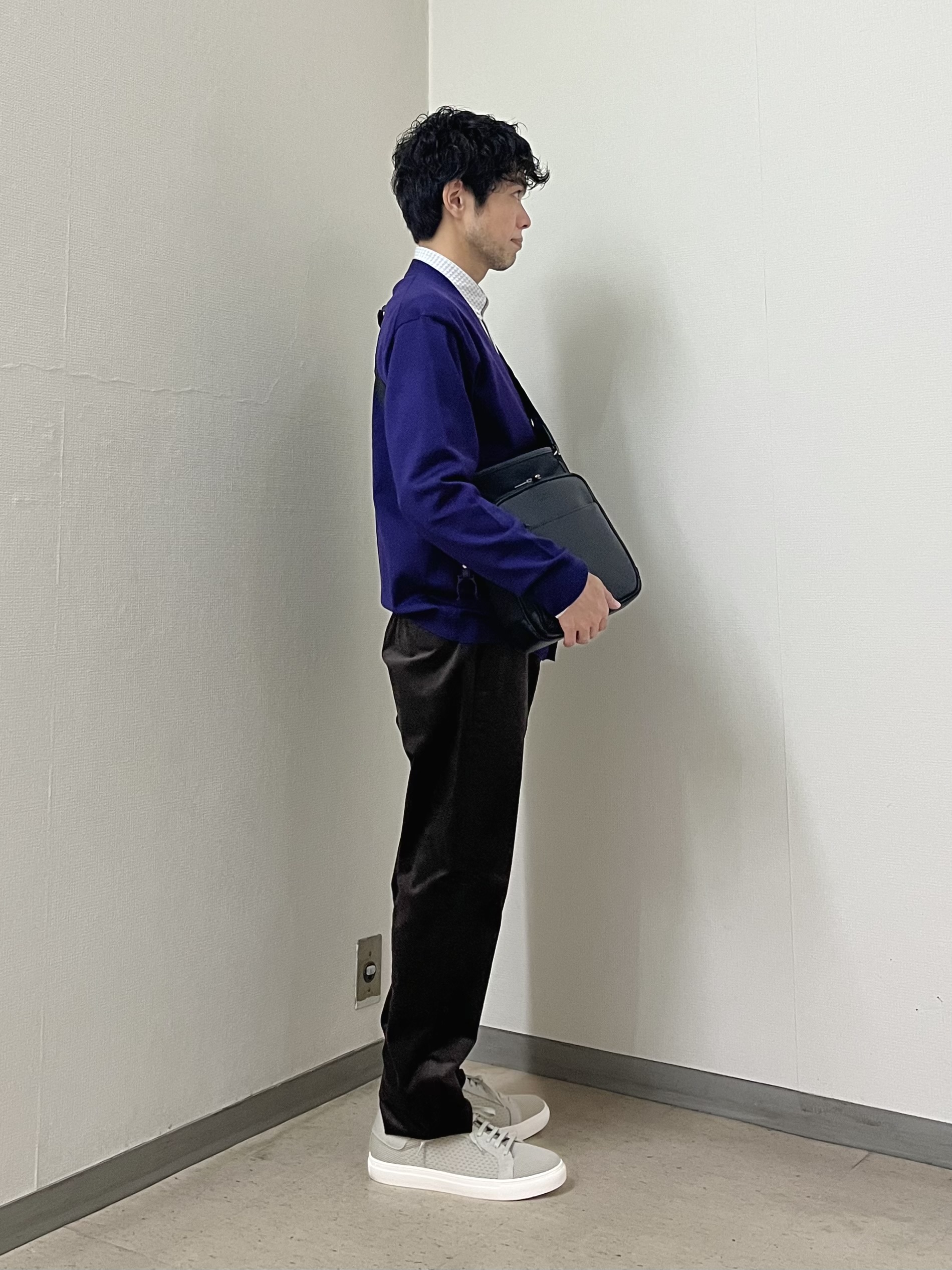 URAさんの「TAKEO KIKUCHI｜アンチピリング ニット カーディガン」を使ったコーディネート