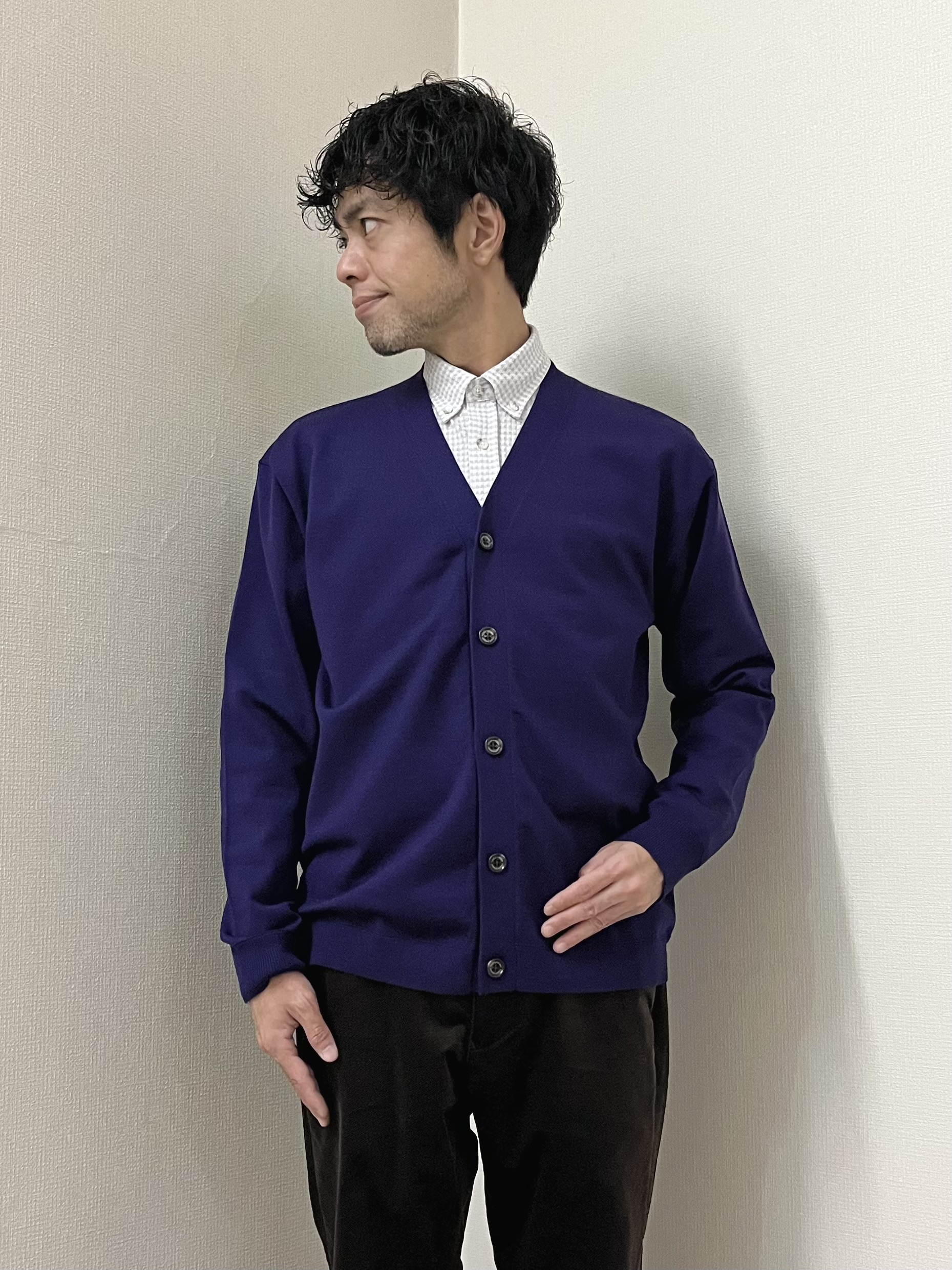 URAさんの「TAKEO KIKUCHI｜アンチピリング ニット カーディガン」を使ったコーディネート
