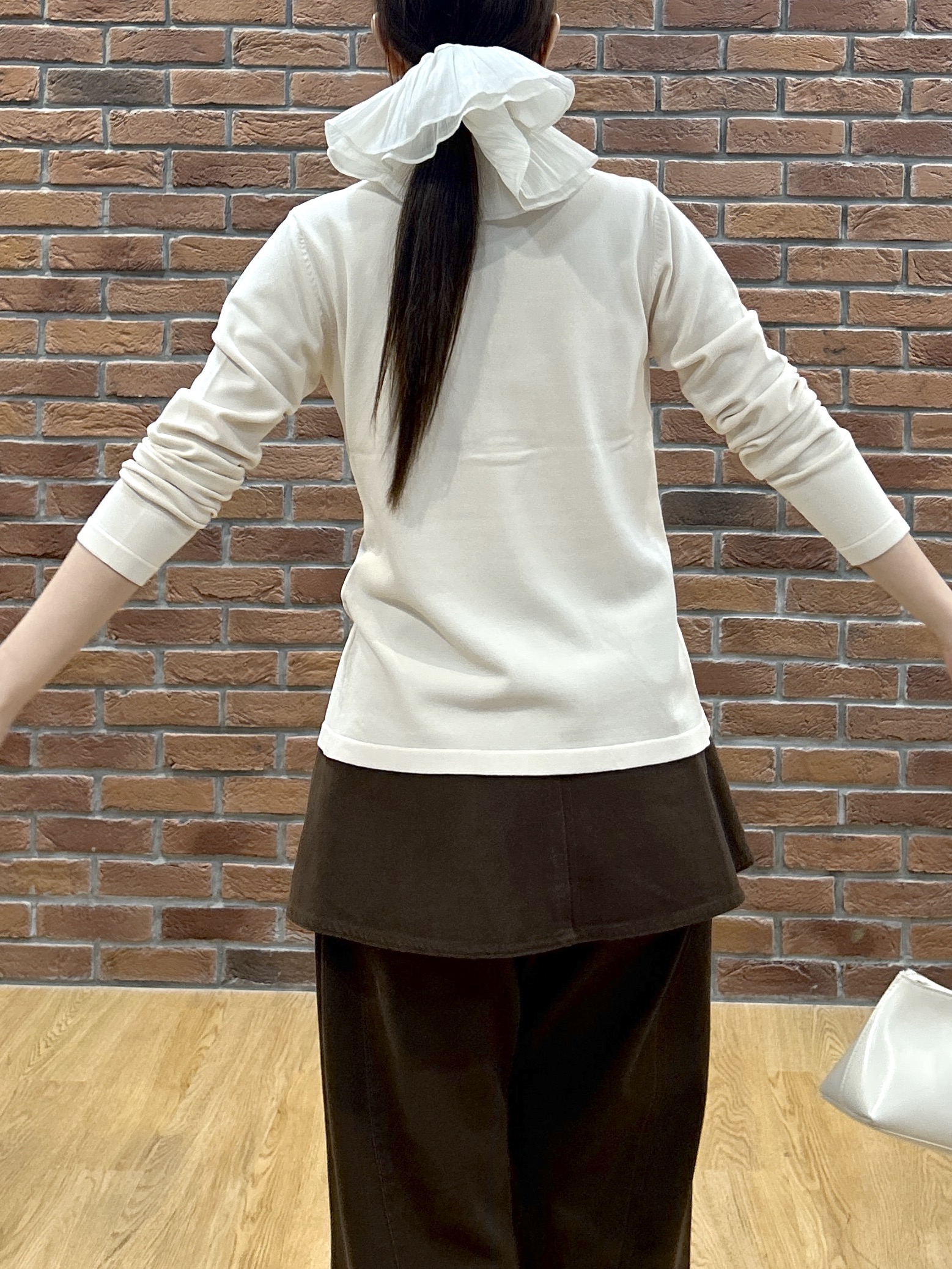 Renoさんの「INDIVI｜フロントホックコンパクトニットカーディガン」を使ったコーディネート