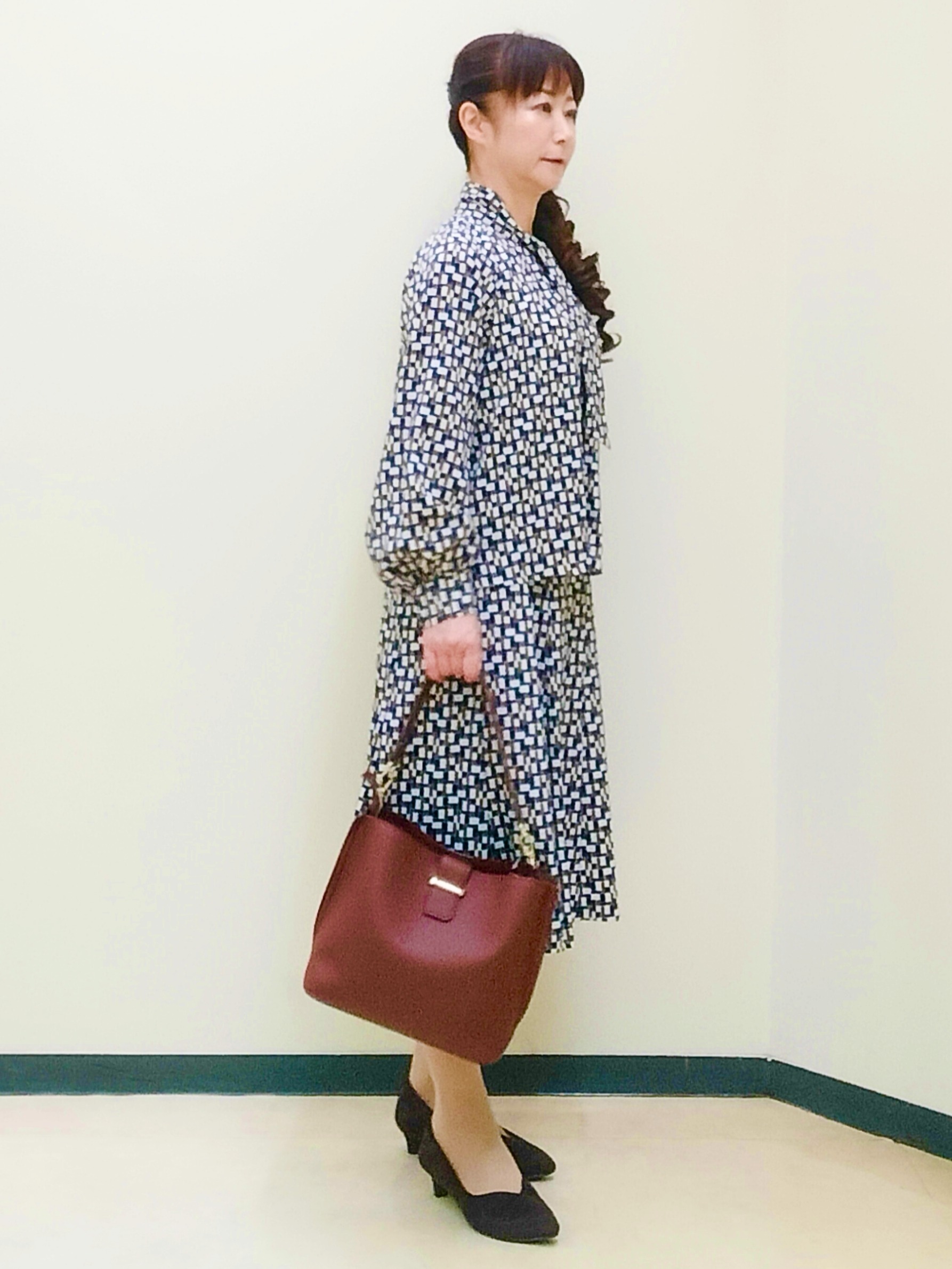 花さんの「Reflect｜【SS-4Lサイズ／セットアップ】幾何柄プリント ボウタイデザインブラウス」を使ったコーディネート