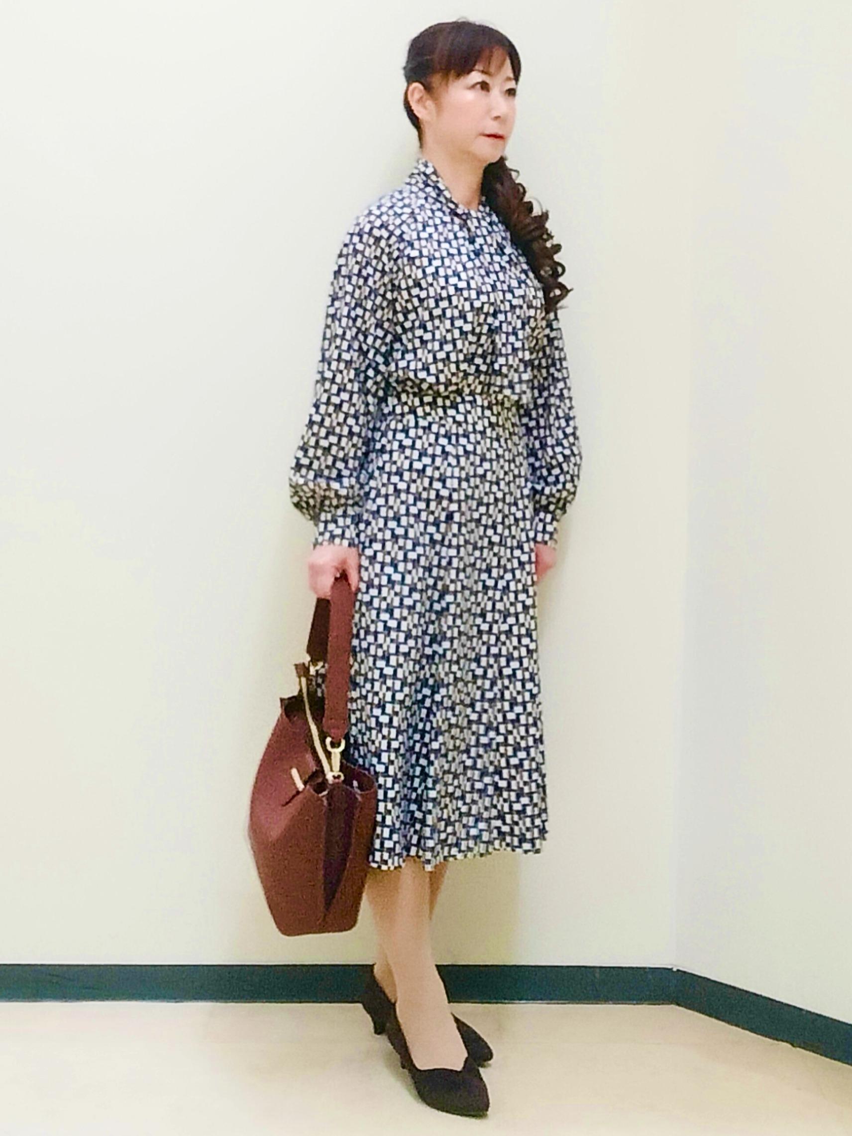 花さんの「Reflect｜【SS-4Lサイズ／セットアップ】幾何柄プリント ボウタイデザインブラウス」を使ったコーディネート