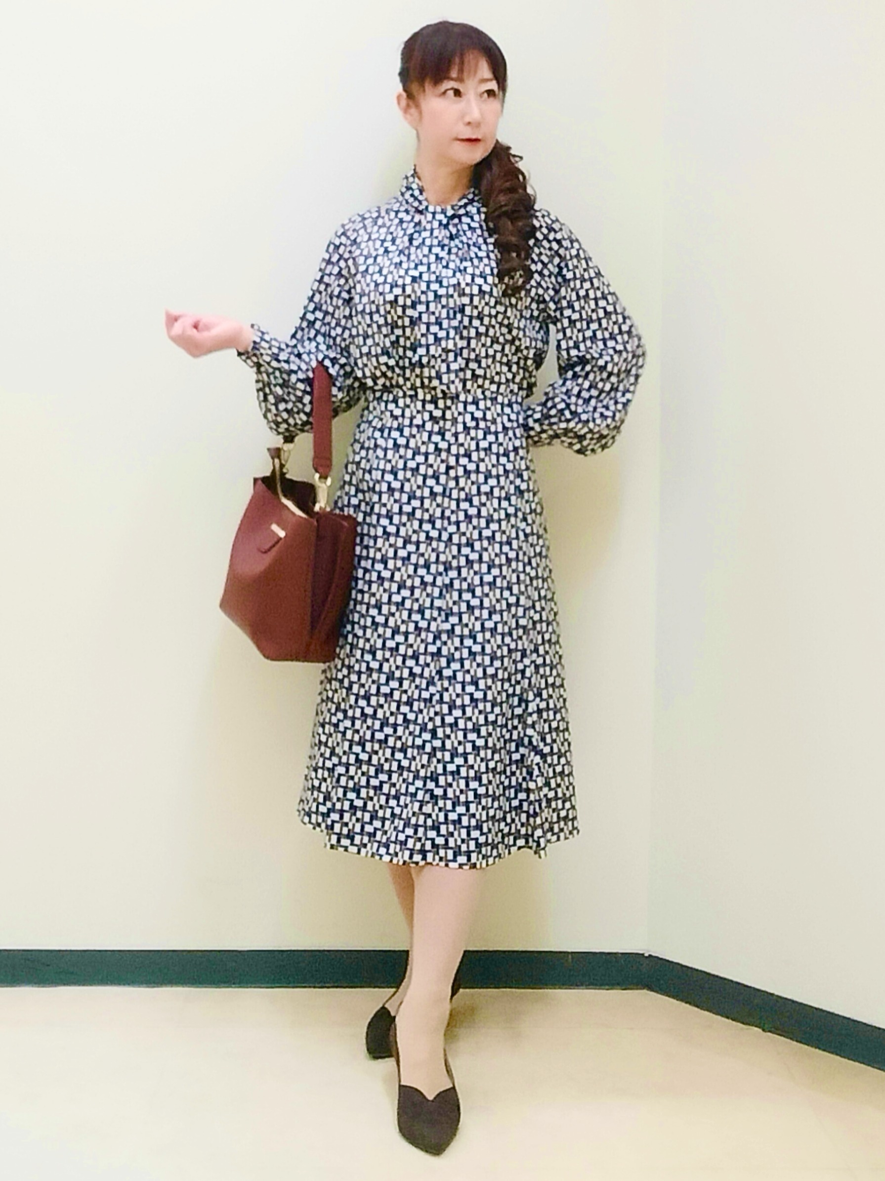 花さんの「Reflect｜【SS-4Lサイズ／セットアップ】幾何柄プリント ボウタイデザインブラウス」を使ったコーディネート