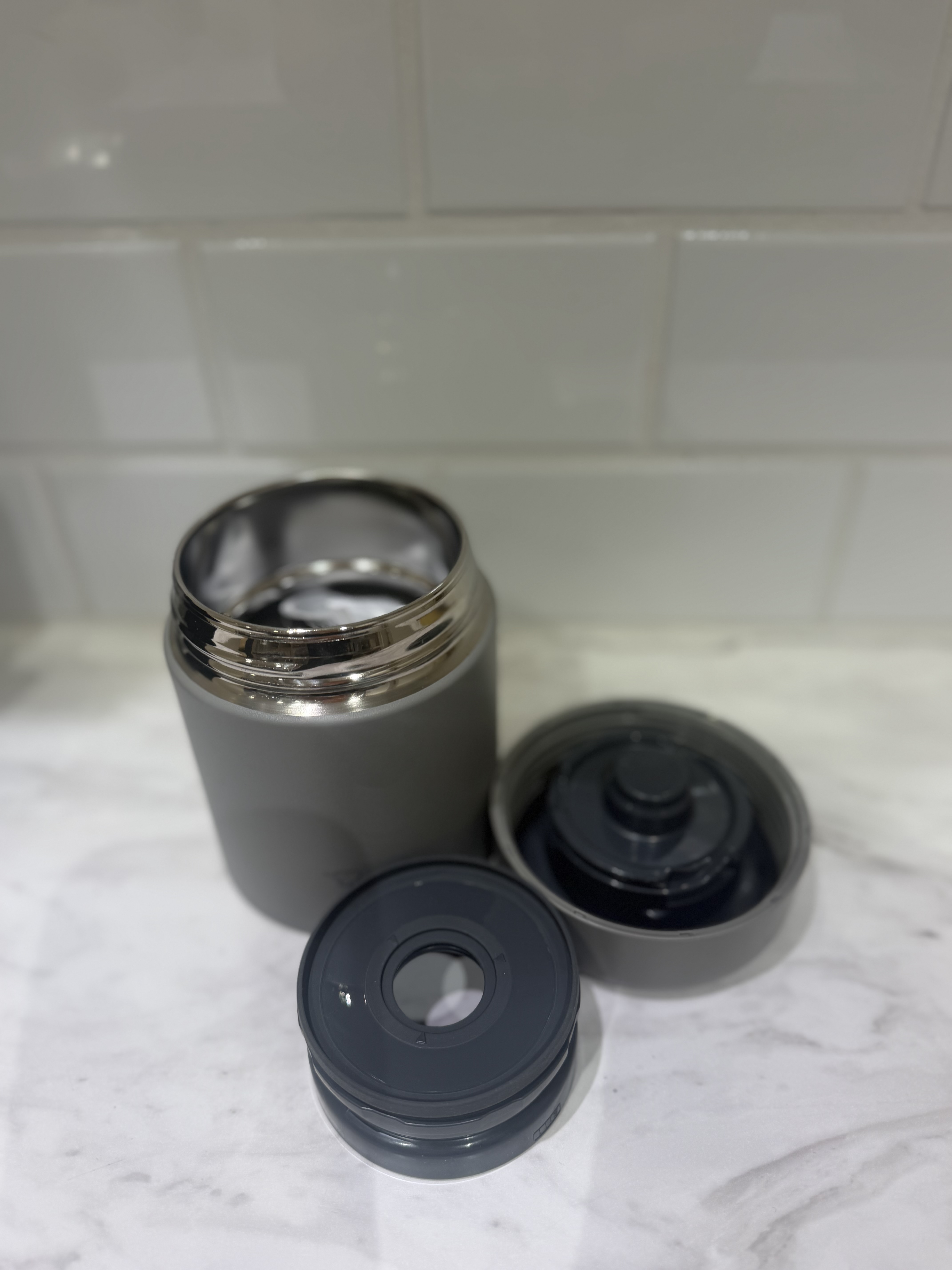 よーぐるとさんの「212 KITCHEN STORE｜シームレスせん ステンレススープジャー 400ml GY ＜ZOJIRUSHI  象印＞」を使ったコーディネート