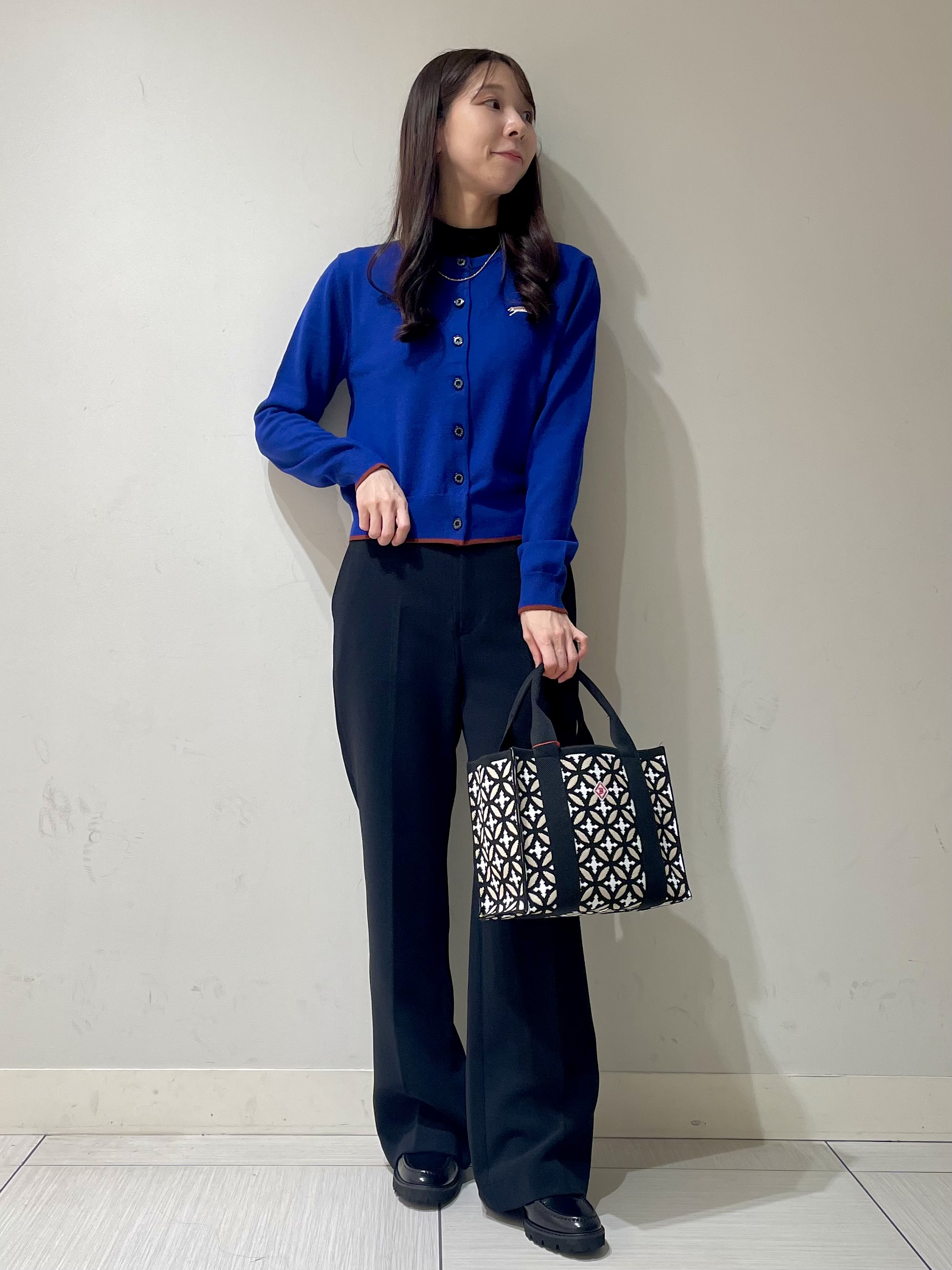 ことさんの「DRESSTERIOR｜ゼニアバル―ファキャッシュウールクルーネックカーディガン」を使ったコーディネート