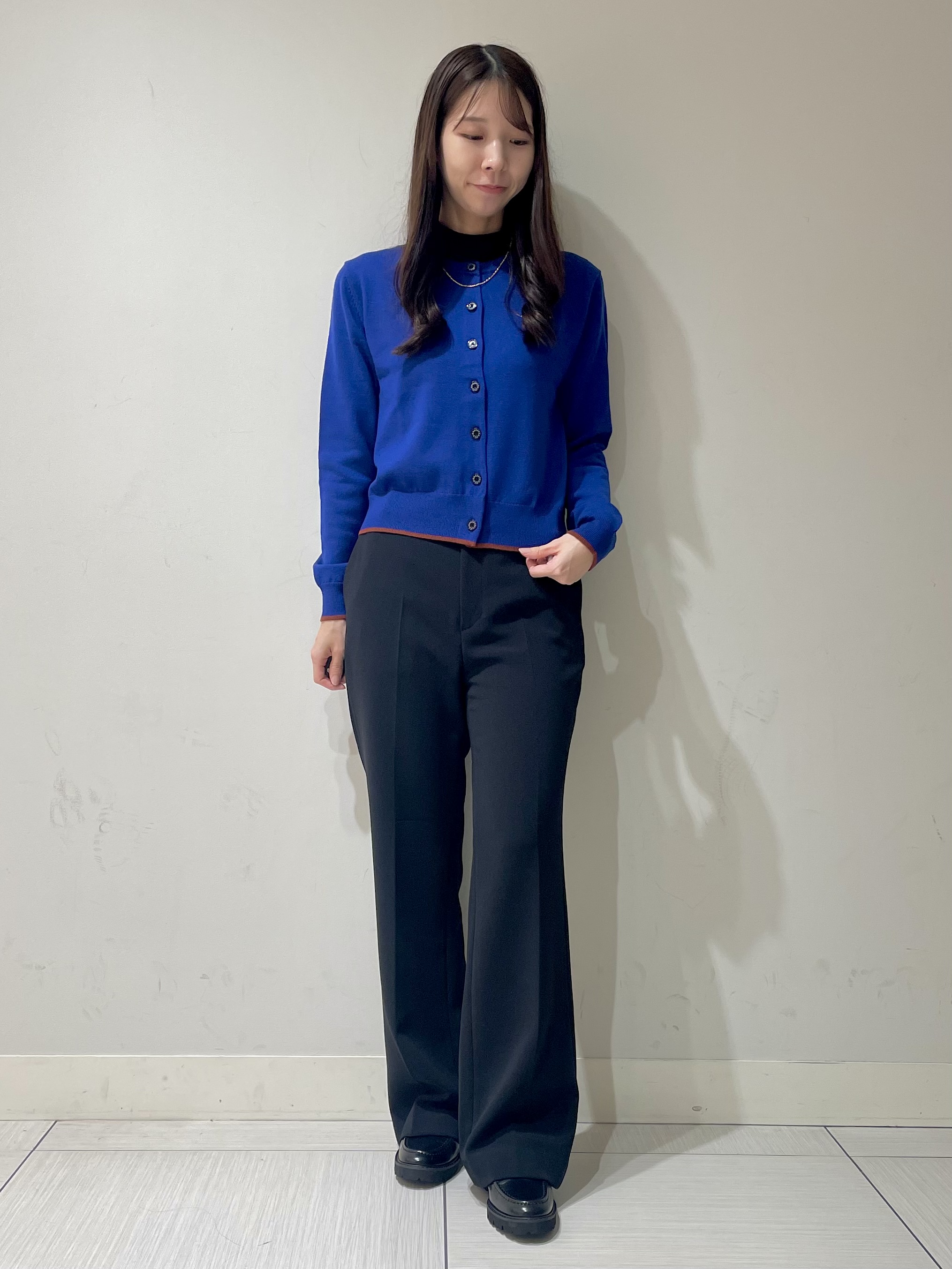 ことさんの「DRESSTERIOR｜ゼニアバル―ファキャッシュウールクルーネックカーディガン」を使ったコーディネート