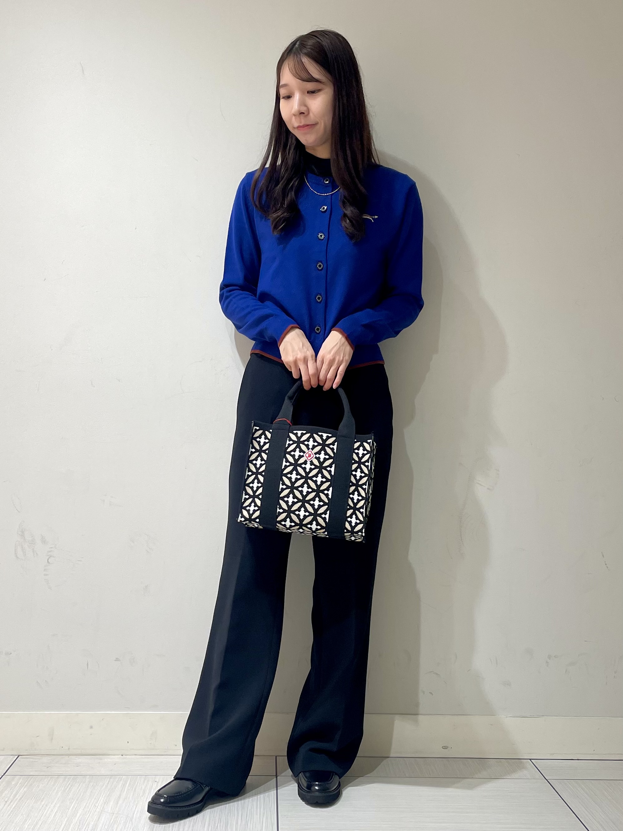 ことさんの「DRESSTERIOR｜ゼニアバル―ファキャッシュウールクルーネックカーディガン」を使ったコーディネート