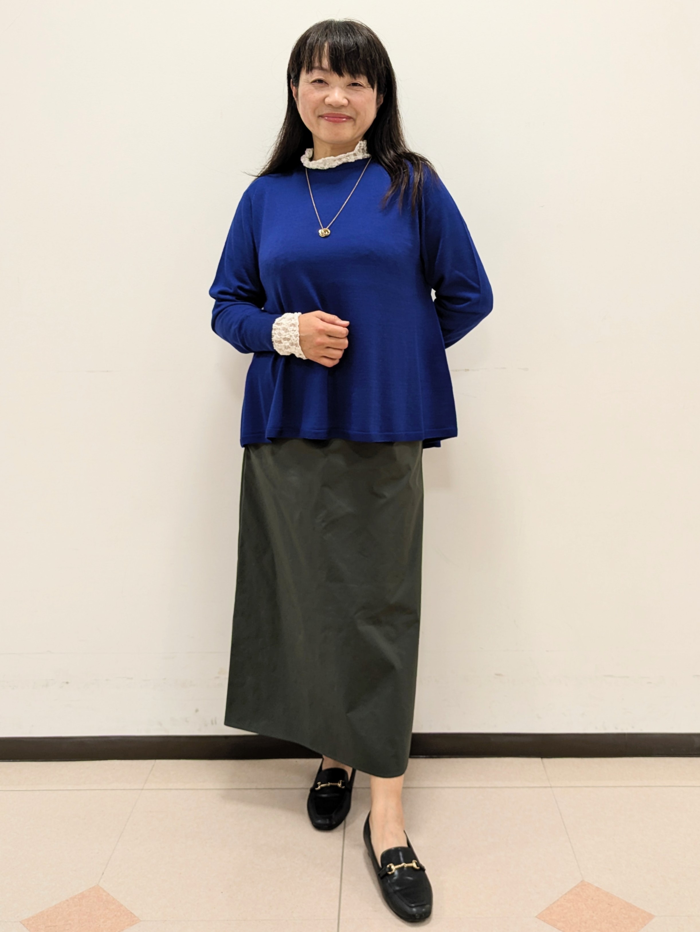 ともさんの「UNTITLED｜【きれいに体型カバー/8色展開】Aラインシルエットニットプルオーバー」を使ったコーディネート