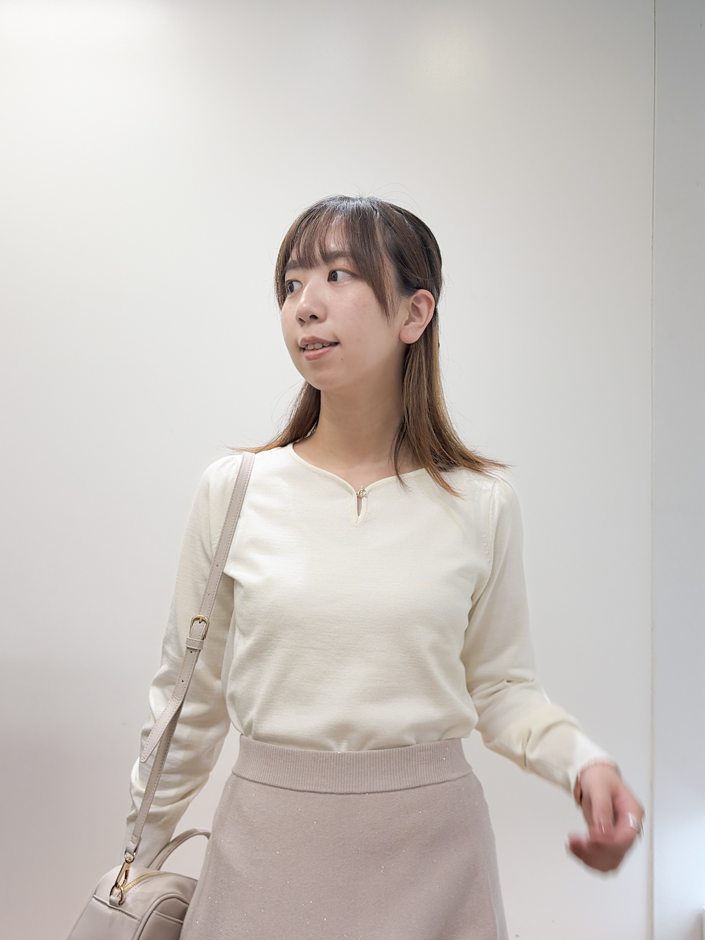 yurinaさんの「index｜フェザーニットペプラムジレ【洗濯機OK】」を使ったコーディネート