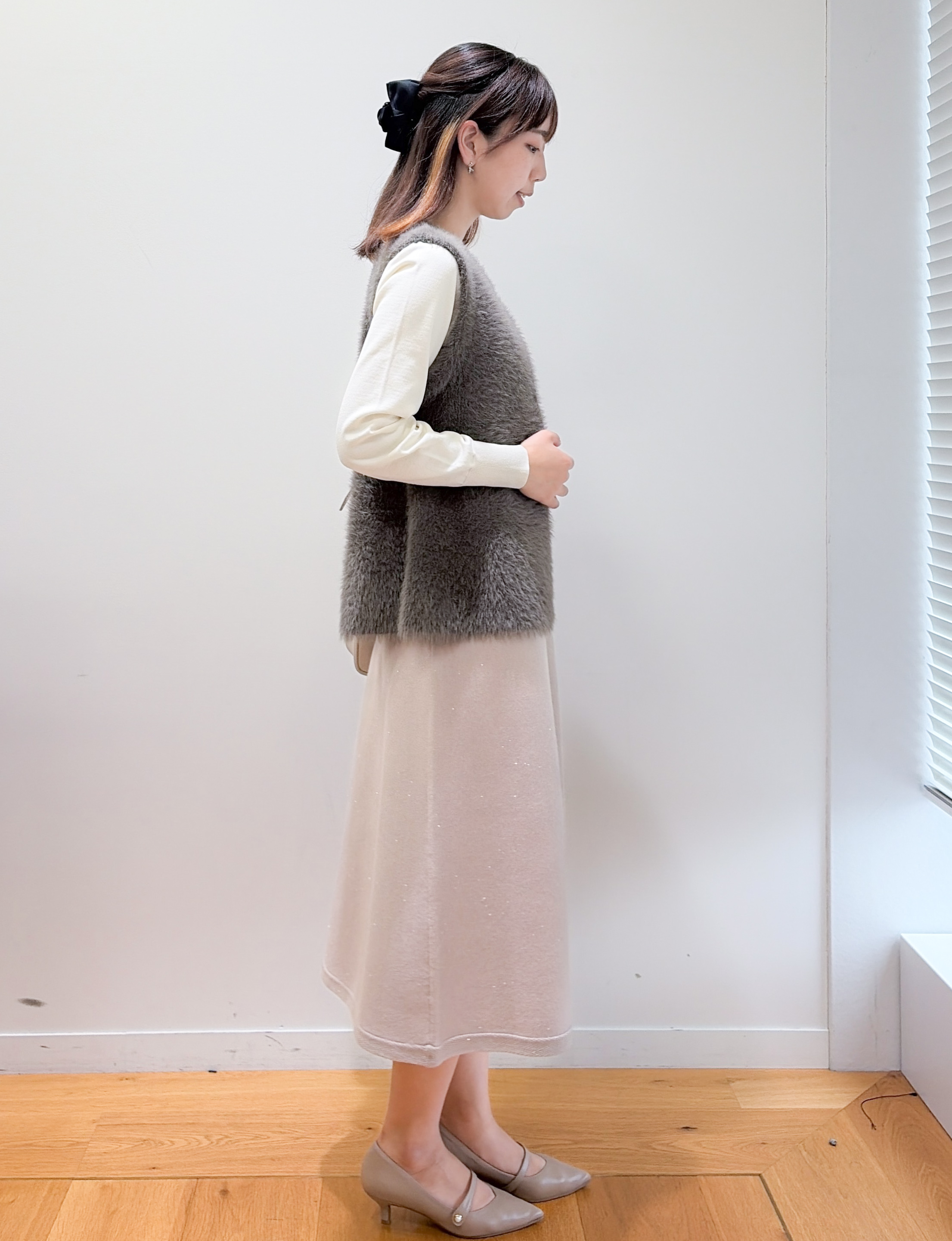 yurinaさんの「index｜フェザーニットペプラムジレ【洗濯機OK】」を使ったコーディネート
