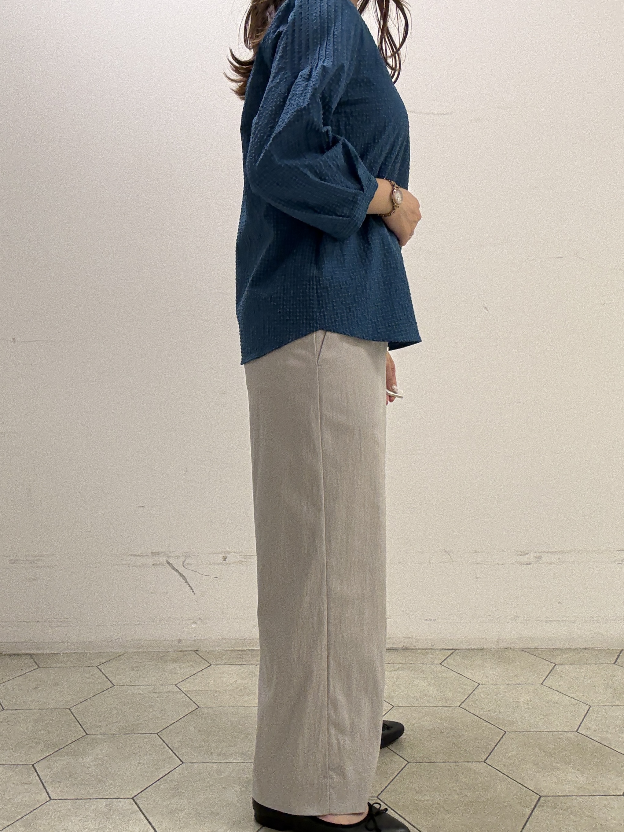 kahoさんの「INDIVI｜【初秋にピッタリ！／洗える】凹凸素材ミニスタンドトップス」を使ったコーディネート