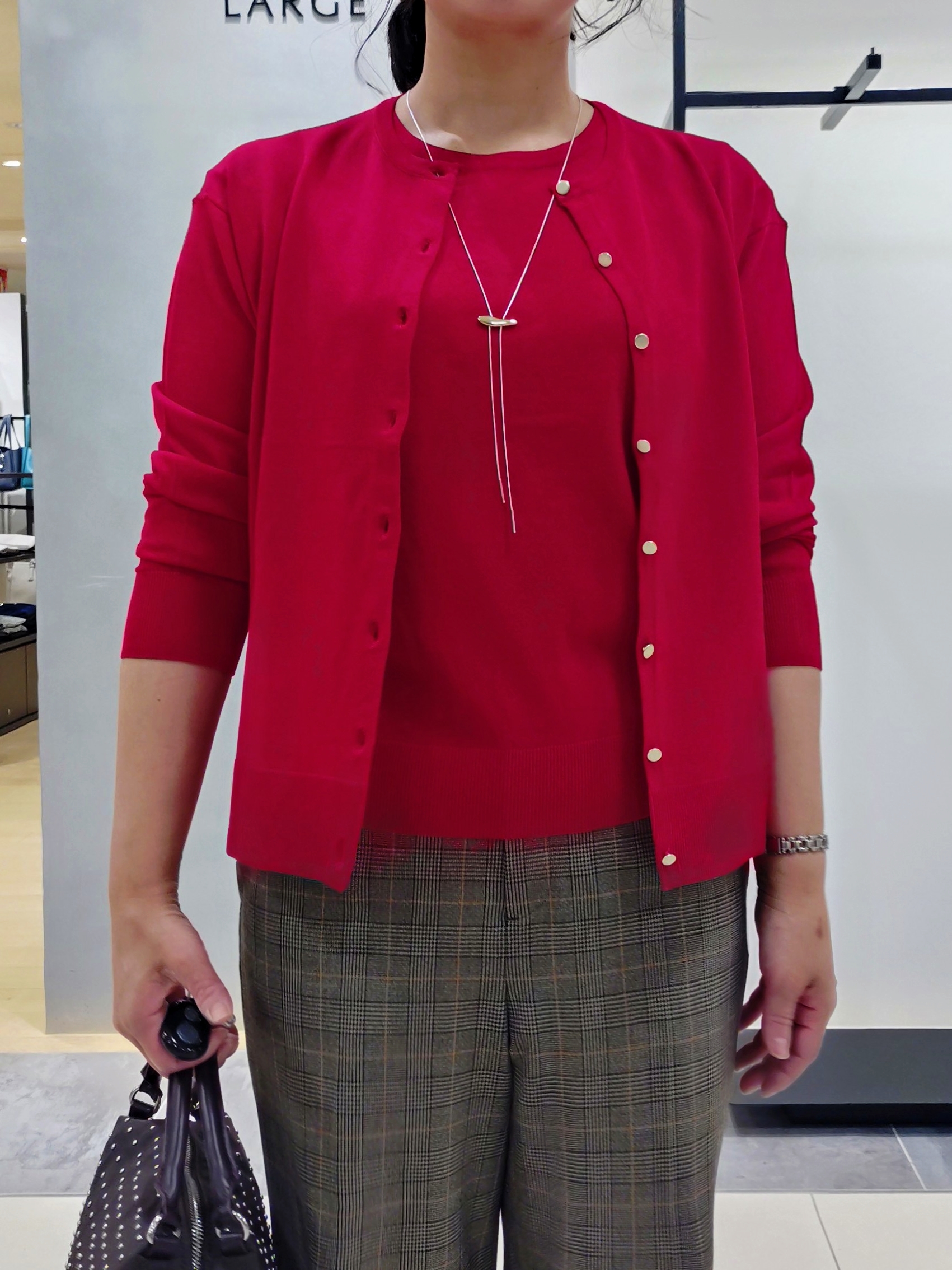 TOMOMIさんの「INDIVI｜【洗濯機OK／ストレッチ◎】ストレートワイドパンツ」を使ったコーディネート