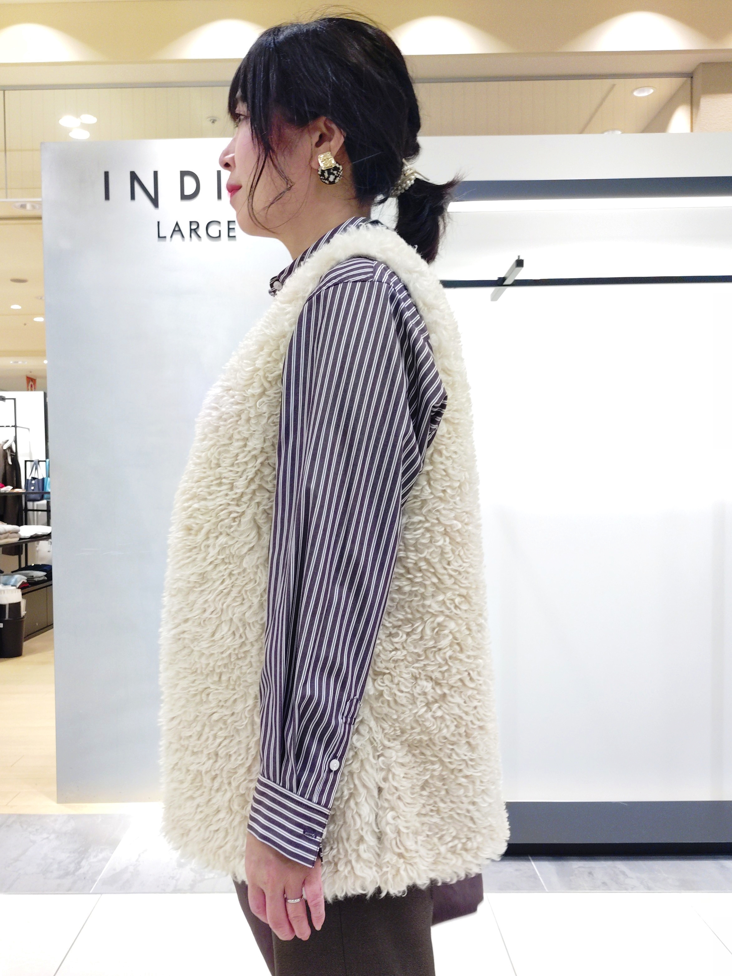 TOMOMIさんの「INDIVI｜【2WAY／ストライプ柄】ベーシックシャツ」を使ったコーディネート