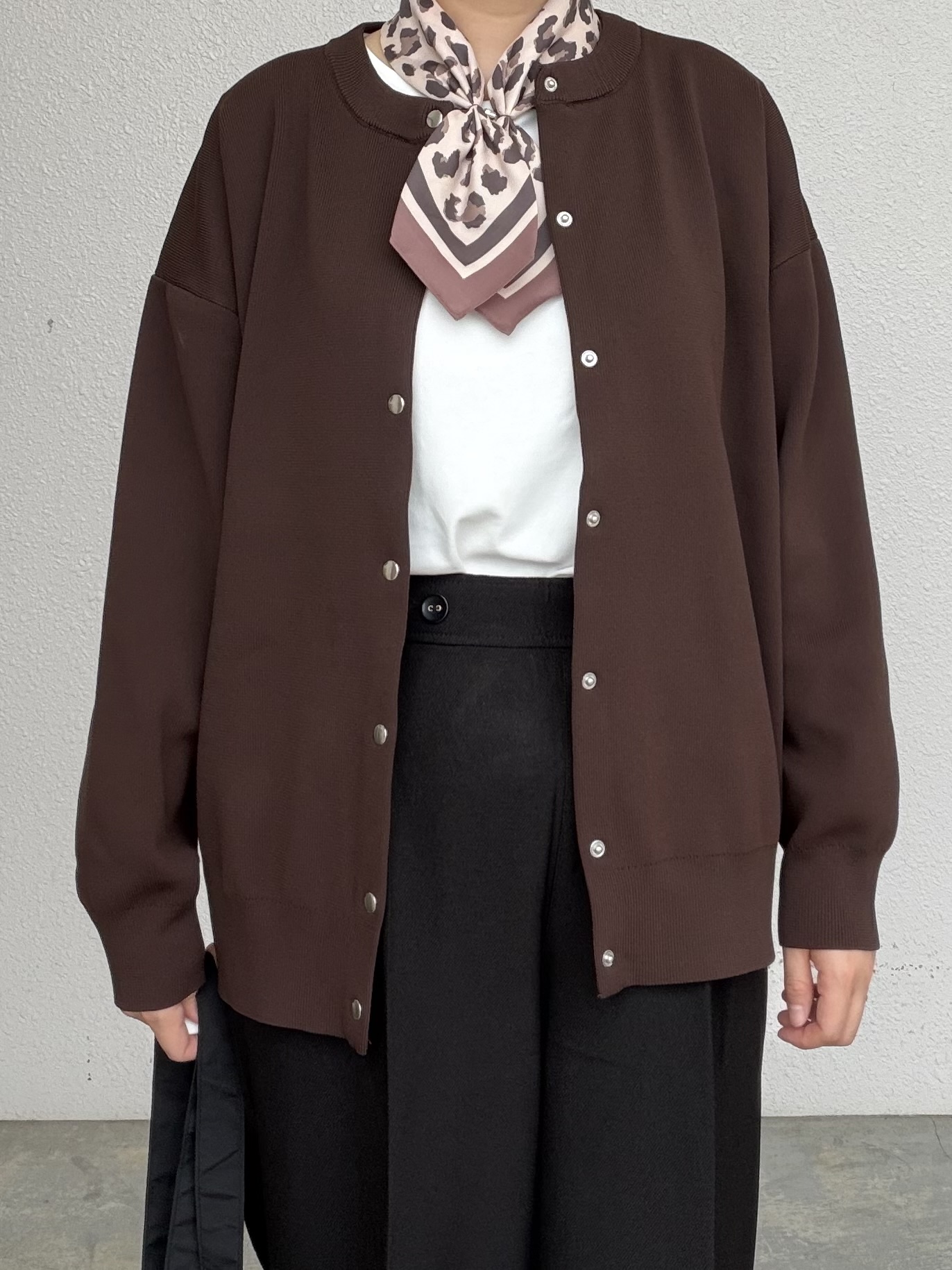 ひらしーさんの「SHOO･LA･RUE｜【セットアップ可/洗濯機可】軽やかに羽織れる スポンディッシュ ニットカーディガン」を使ったコーディネート