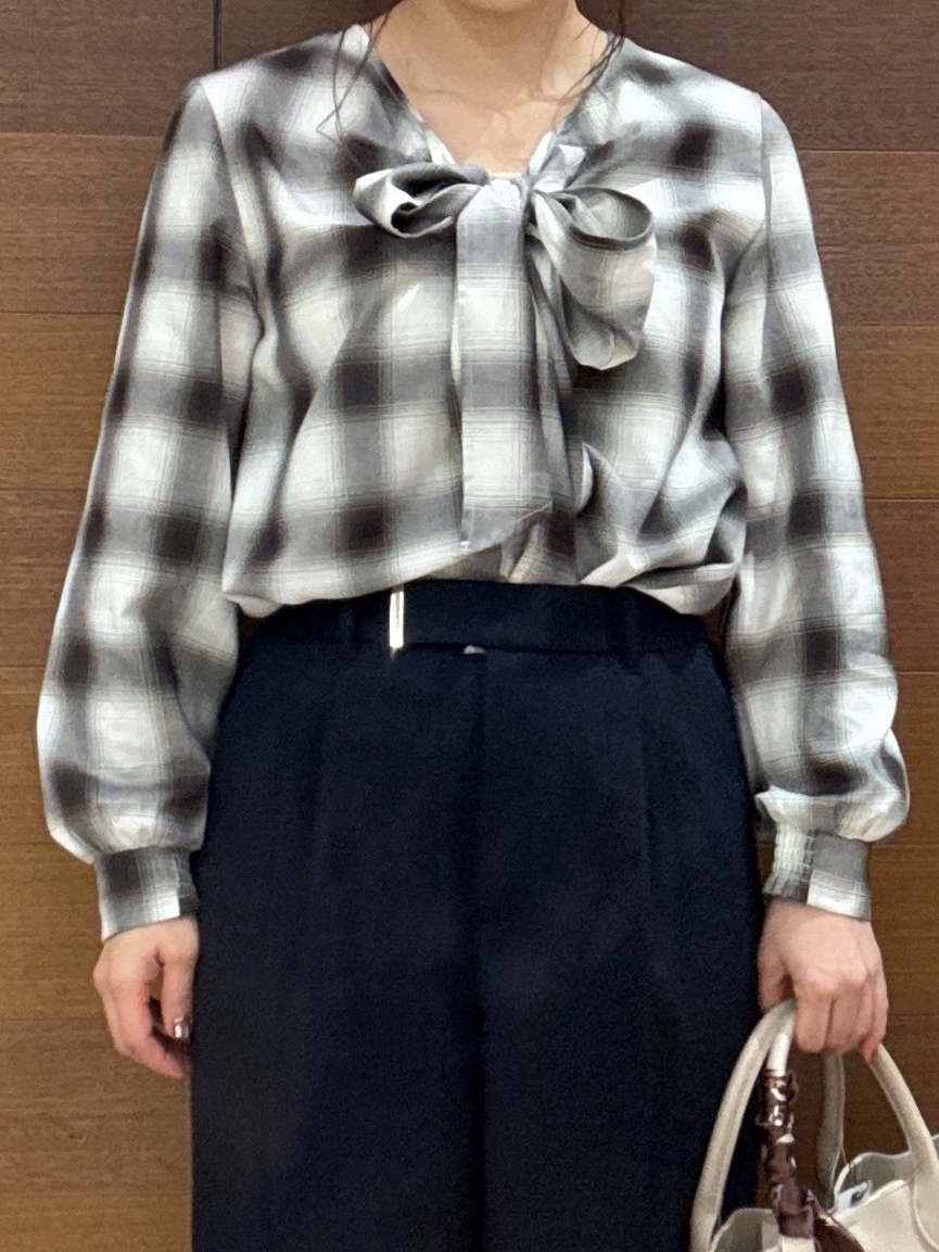maichiさんの「OPAQUE.CLIP｜【チェック／無地】ボウタイブラウス《洗濯機OK／イージーアイロン》」を使ったコーディネート