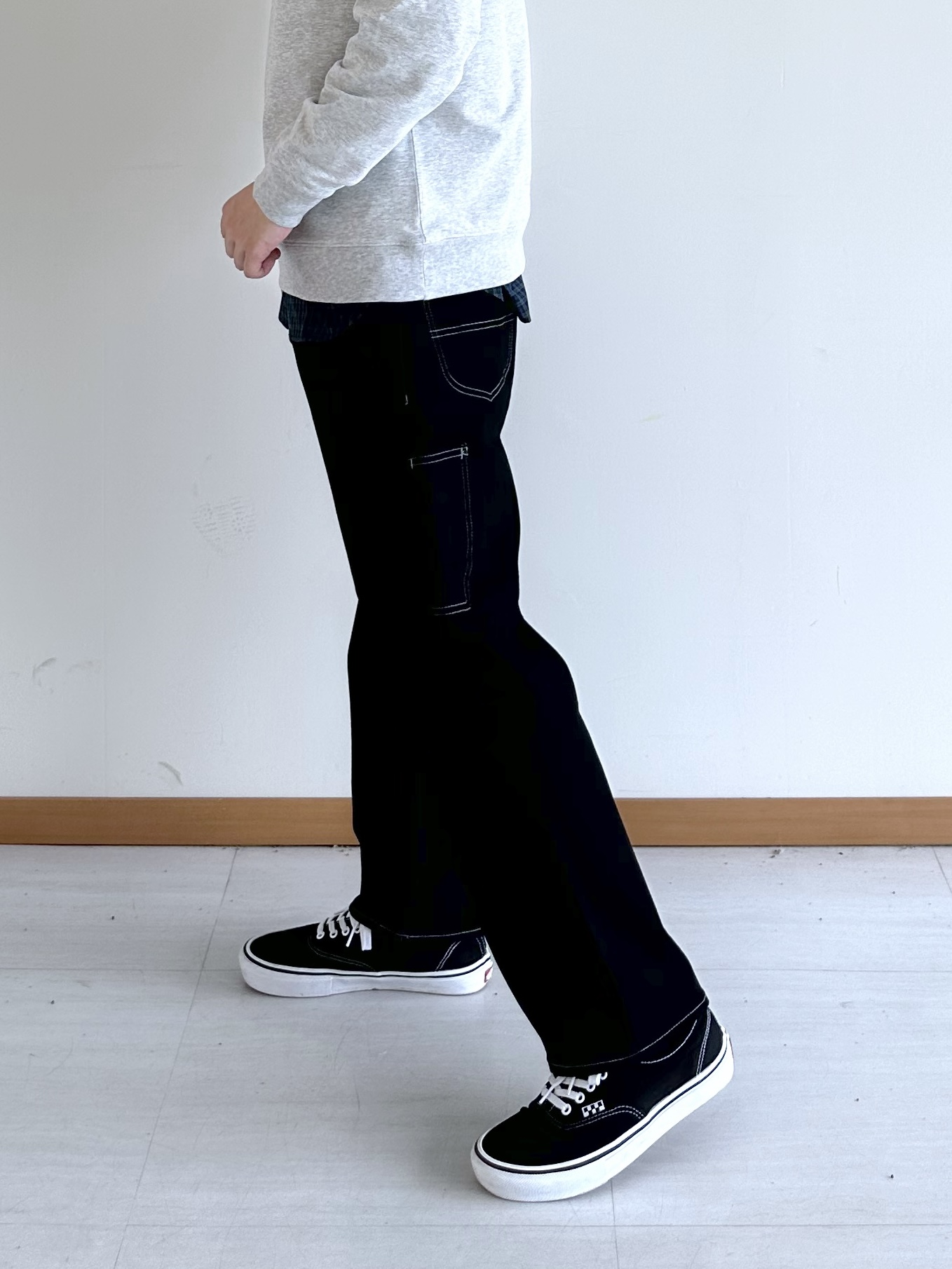 イッシーさんの「TAKEO KIKUCHI｜ワンポイント刺繍 ミニ裏毛 プルオーバージャージ」を使ったコーディネート