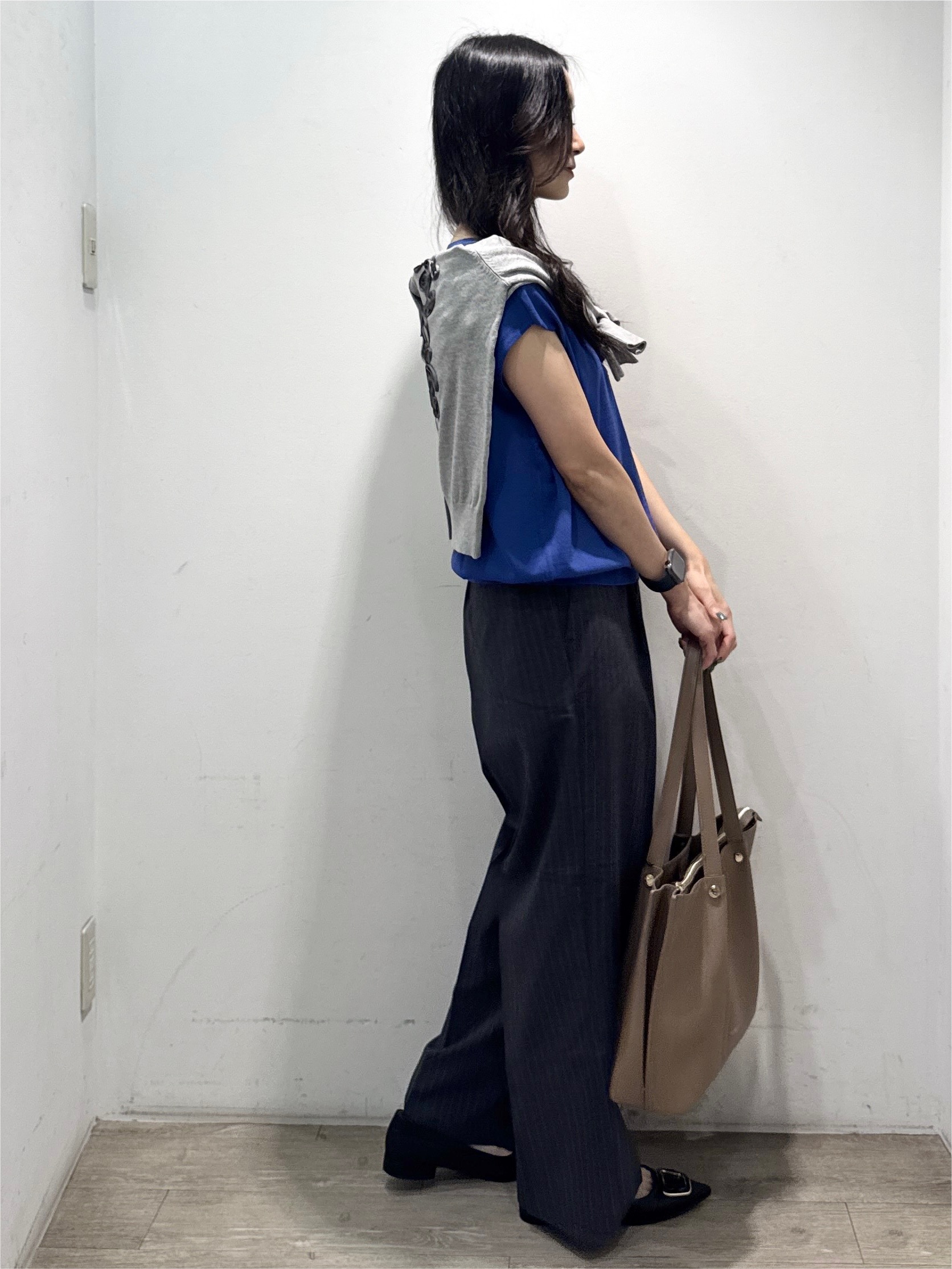 yuicciさんの「OPAQUE.CLIP｜【UV】フリルフレンチスリーブニット《接触冷感／洗濯機OK》」を使ったコーディネート