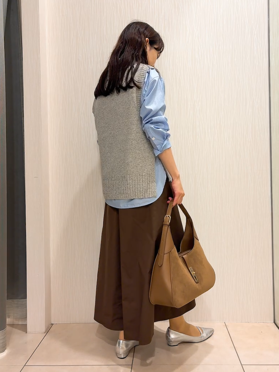 SAHOさんの「UNTITLED｜【5色展開/手洗い可】ローシルクウールニットベスト」を使ったコーディネート