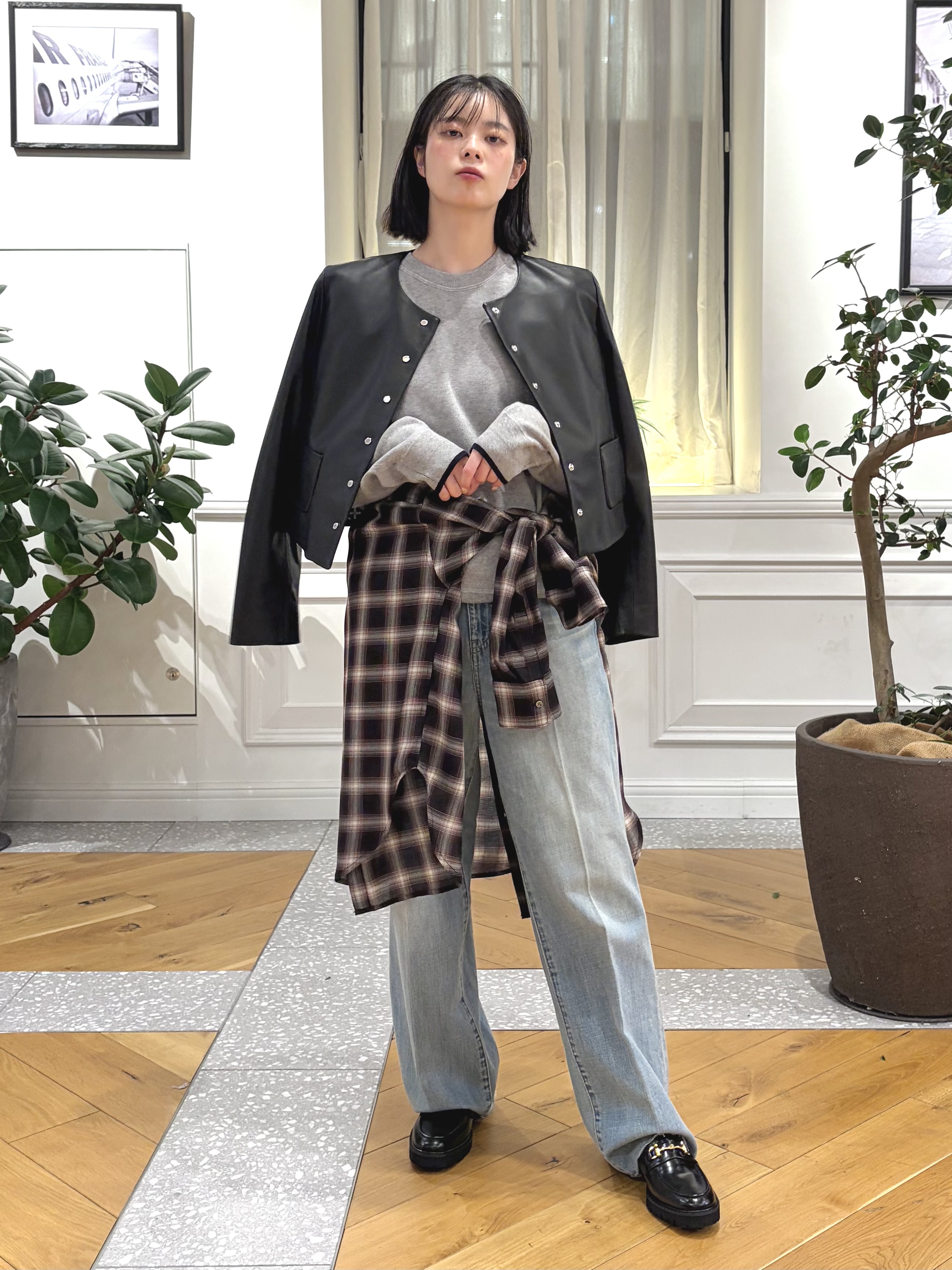pupiさんの「DRESSTERIOR｜【軽量レザー】ノーカラー ラムレザージャケット」を使ったコーディネート
