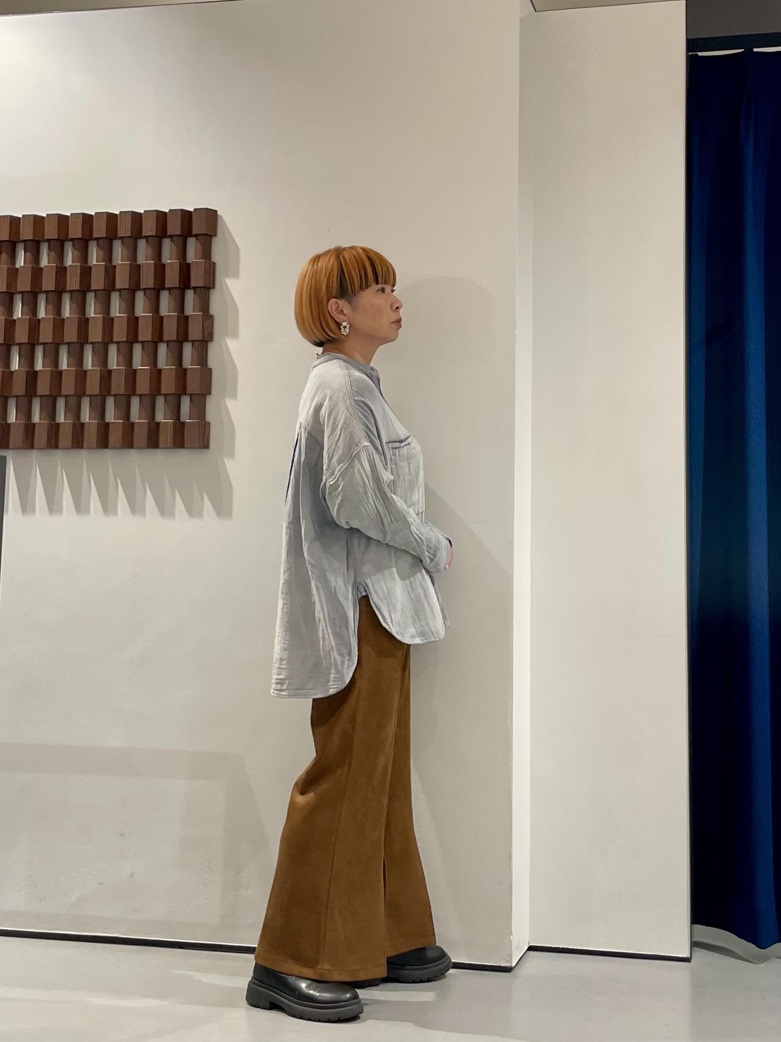 KOUさんの「INDIVI｜ガーゼデニムシャツ」を使ったコーディネート