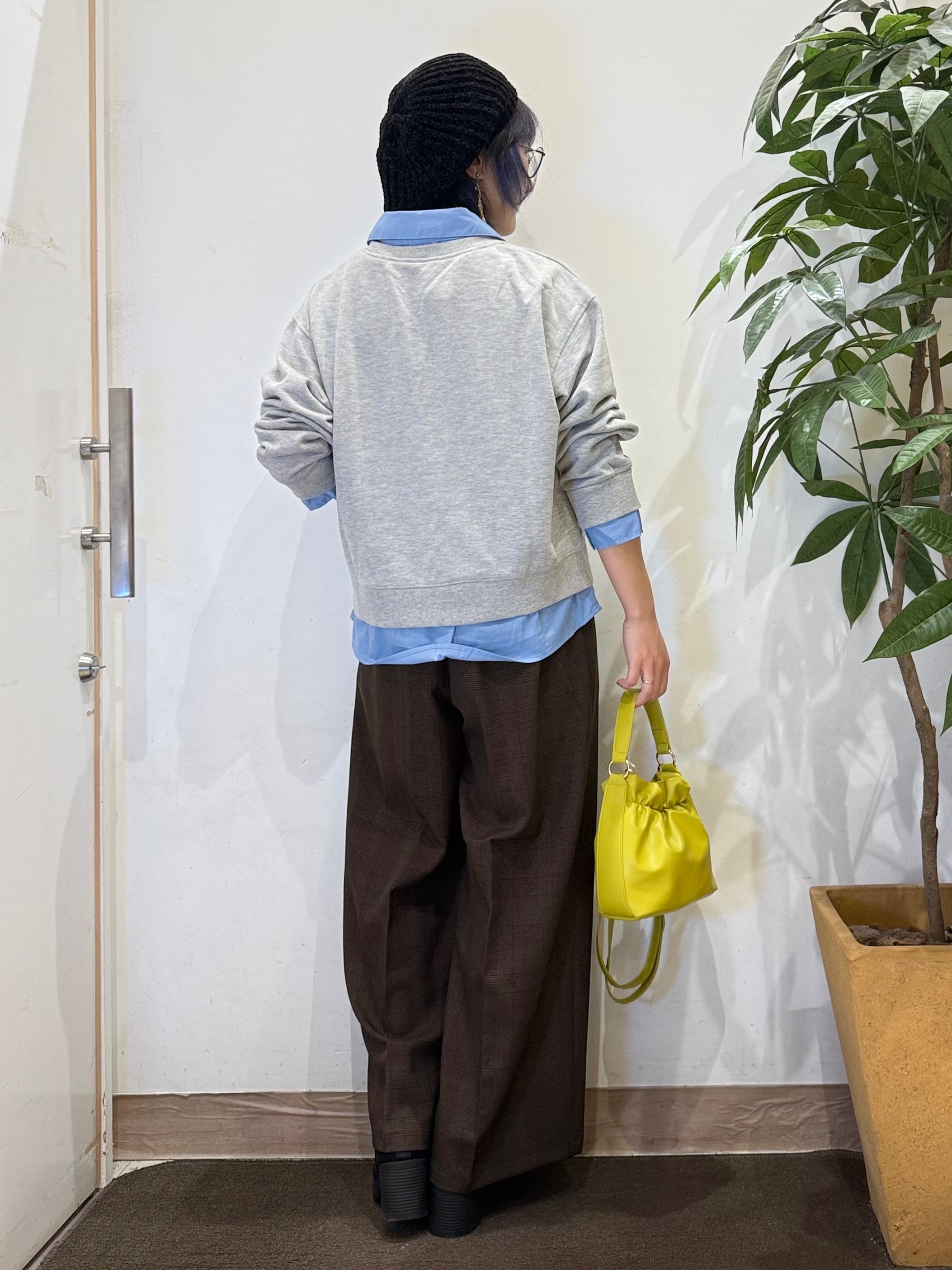 misakiさんの「SHOO･LA･RUE｜シャツレイヤードプルオーバーアソート」を使ったコーディネート