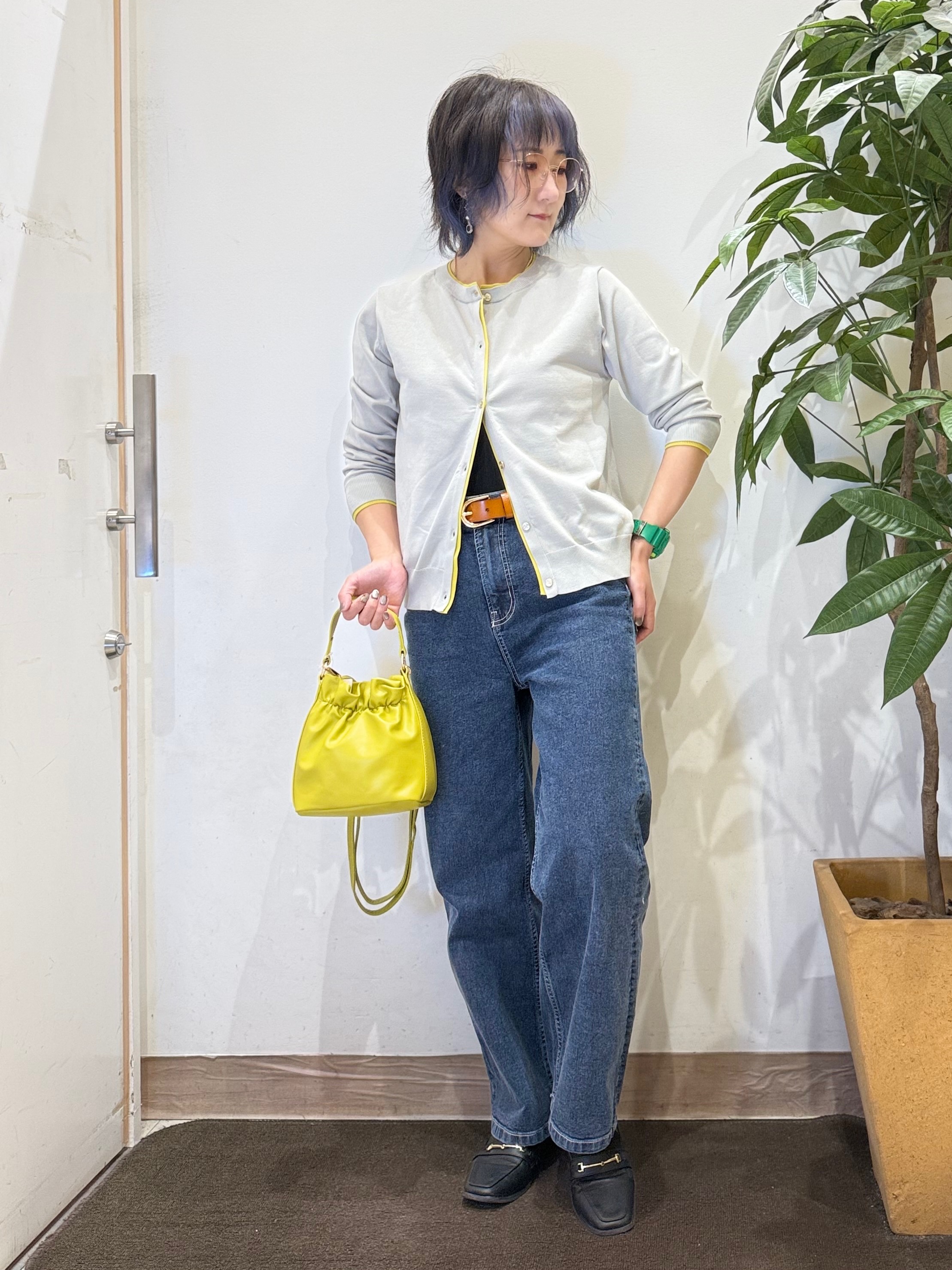 misakiさんの「SHOO･LA･RUE｜【S-LL/洗濯機可】レイヤード風でこなれ見え 配色カーディガン」を使ったコーディネート