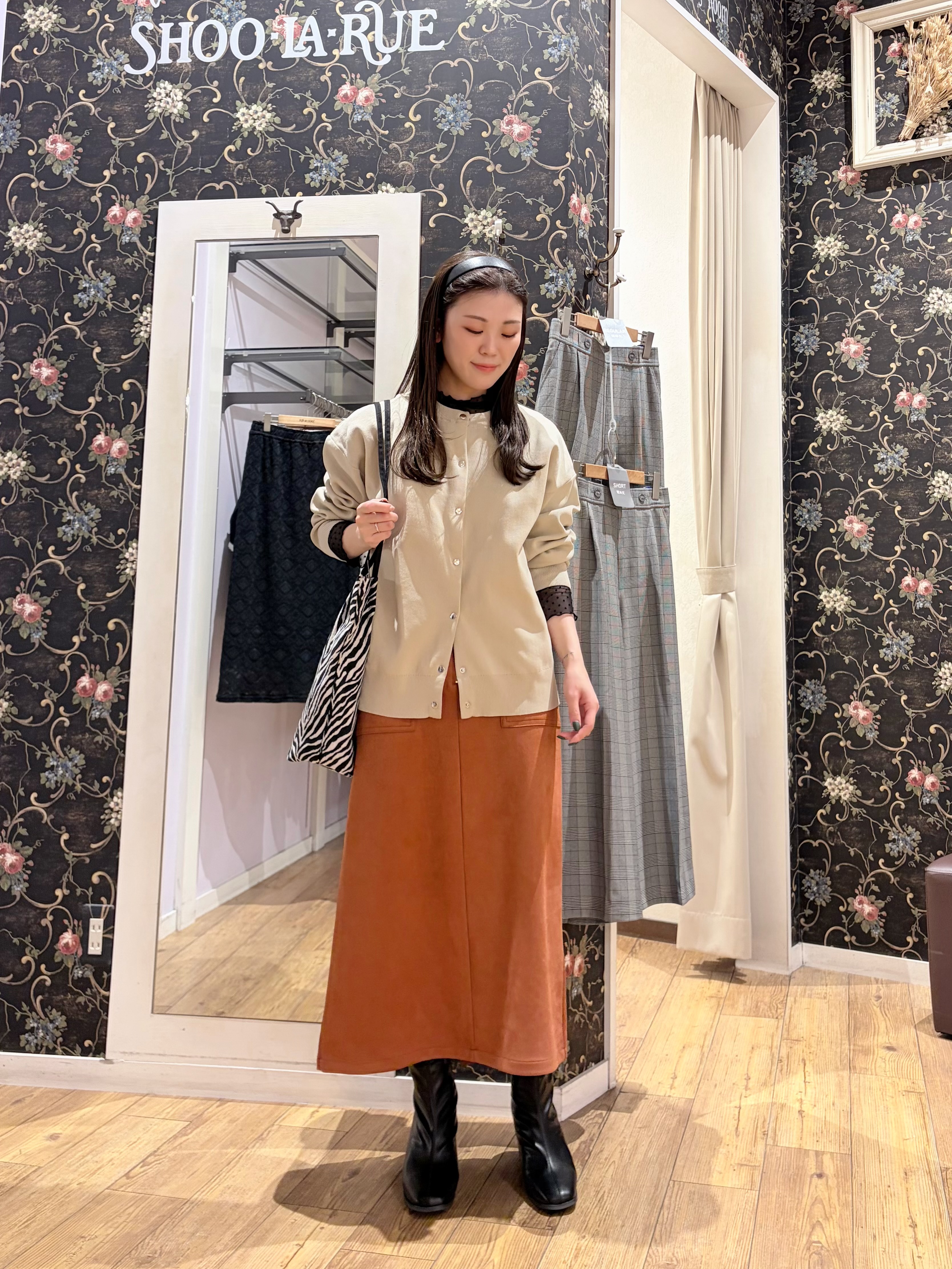 おうめさんの「SHOO･LA･RUE｜【セットアップ可/洗濯機可】軽やかに羽織れる スポンディッシュ ニットカーディガン」を使ったコーディネート