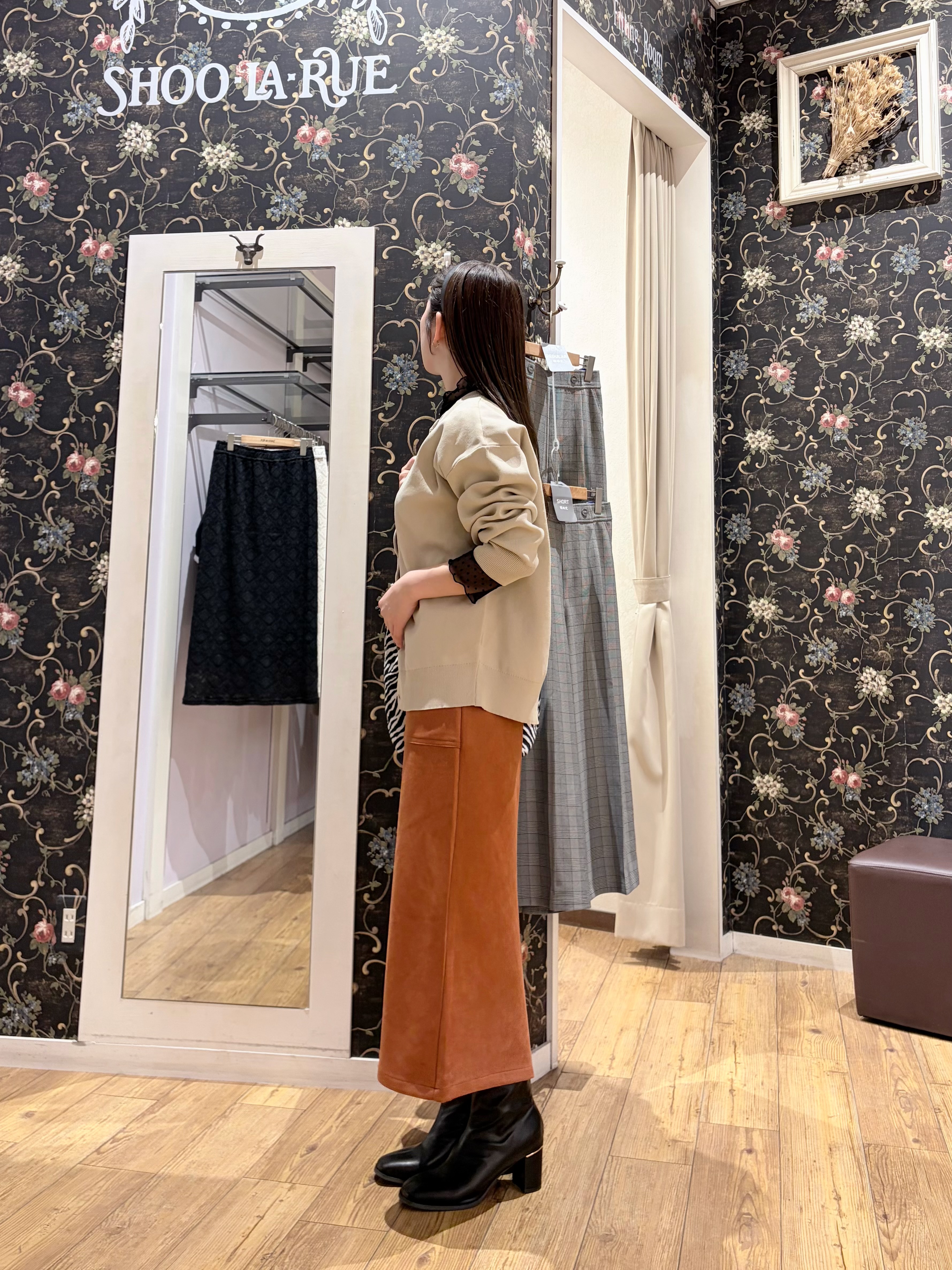 おうめさんの「SHOO･LA･RUE｜【セットアップ可/洗濯機可】軽やかに羽織れる スポンディッシュ ニットカーディガン」を使ったコーディネート