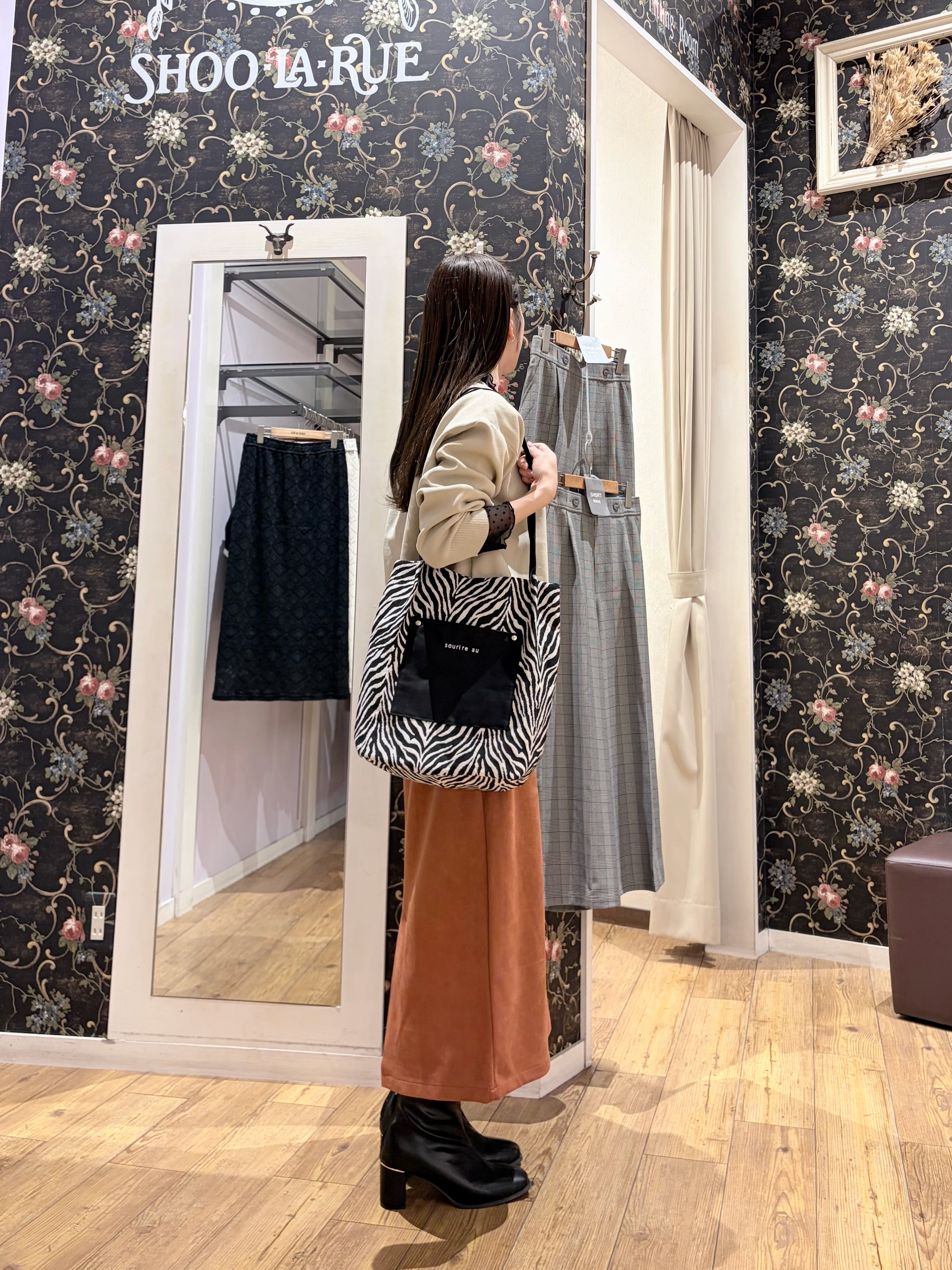 おうめさんの「SHOO･LA･RUE｜【セットアップ可/洗濯機可】軽やかに羽織れる スポンディッシュ ニットカーディガン」を使ったコーディネート