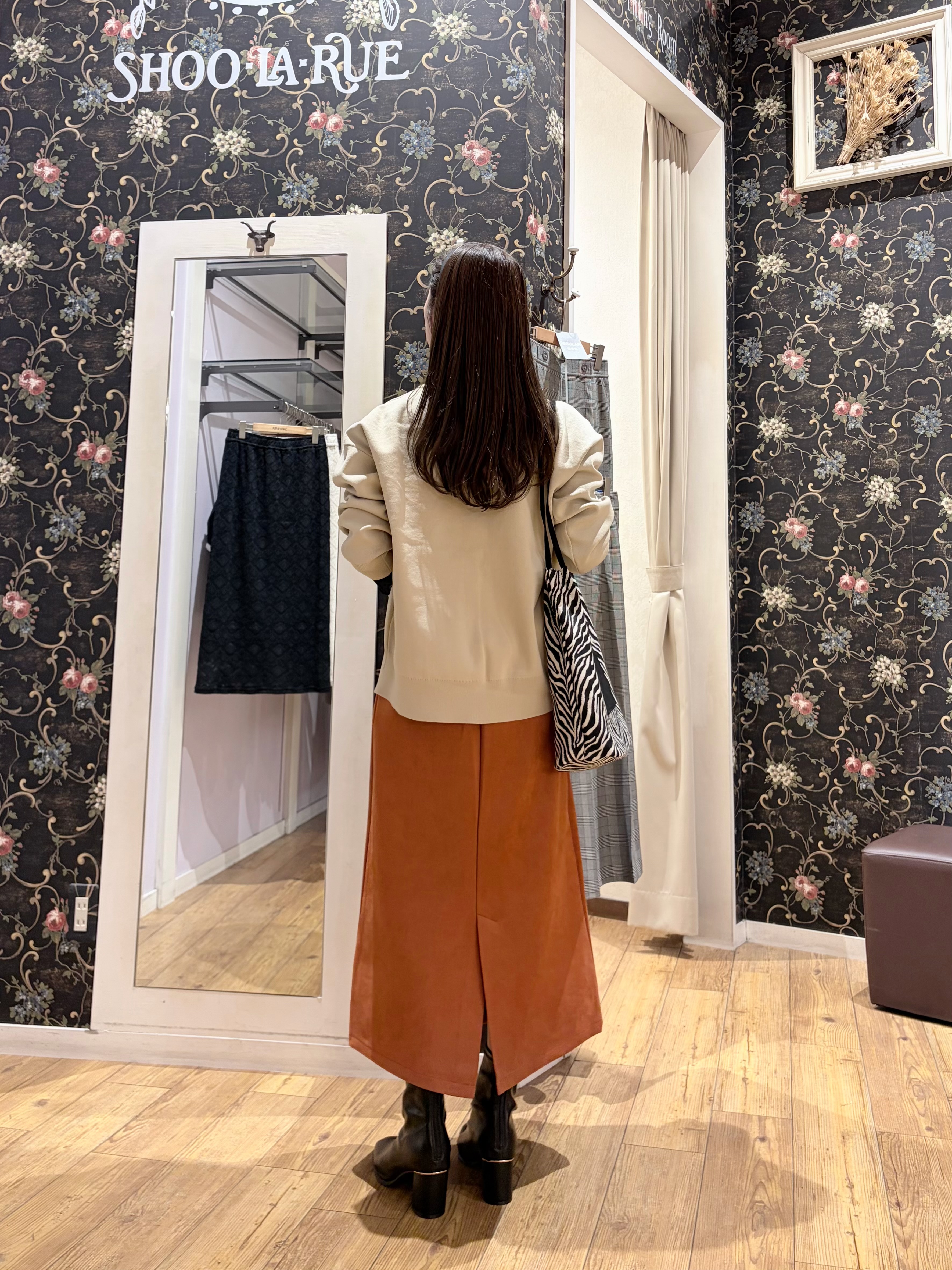おうめさんの「SHOO･LA･RUE｜【セットアップ可/洗濯機可】軽やかに羽織れる スポンディッシュ ニットカーディガン」を使ったコーディネート