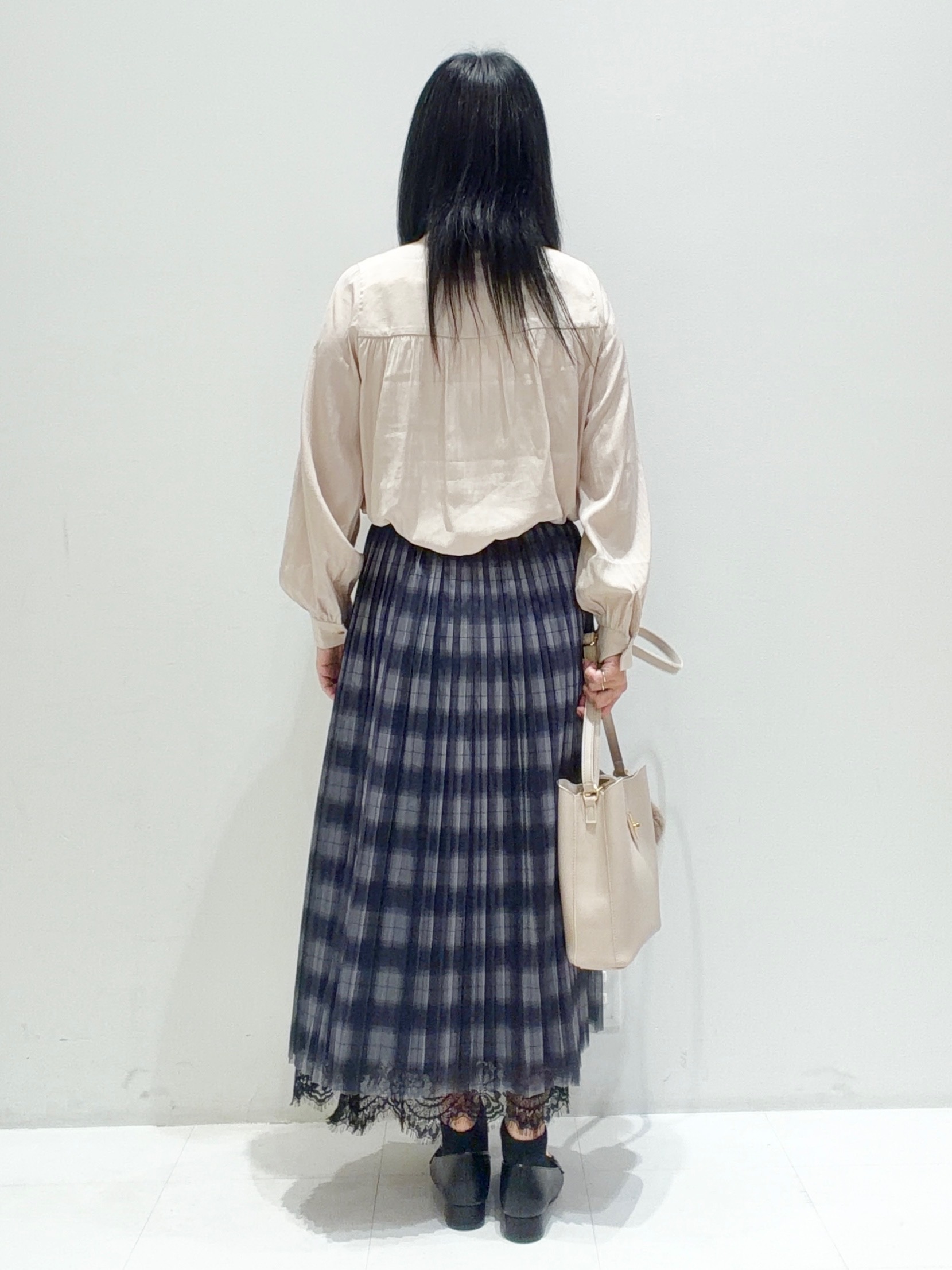 ゅぅさんの「grove｜【通勤/きれいめ】上品な艶を纏う ヴィンテージサテンブラウス」を使ったコーディネート