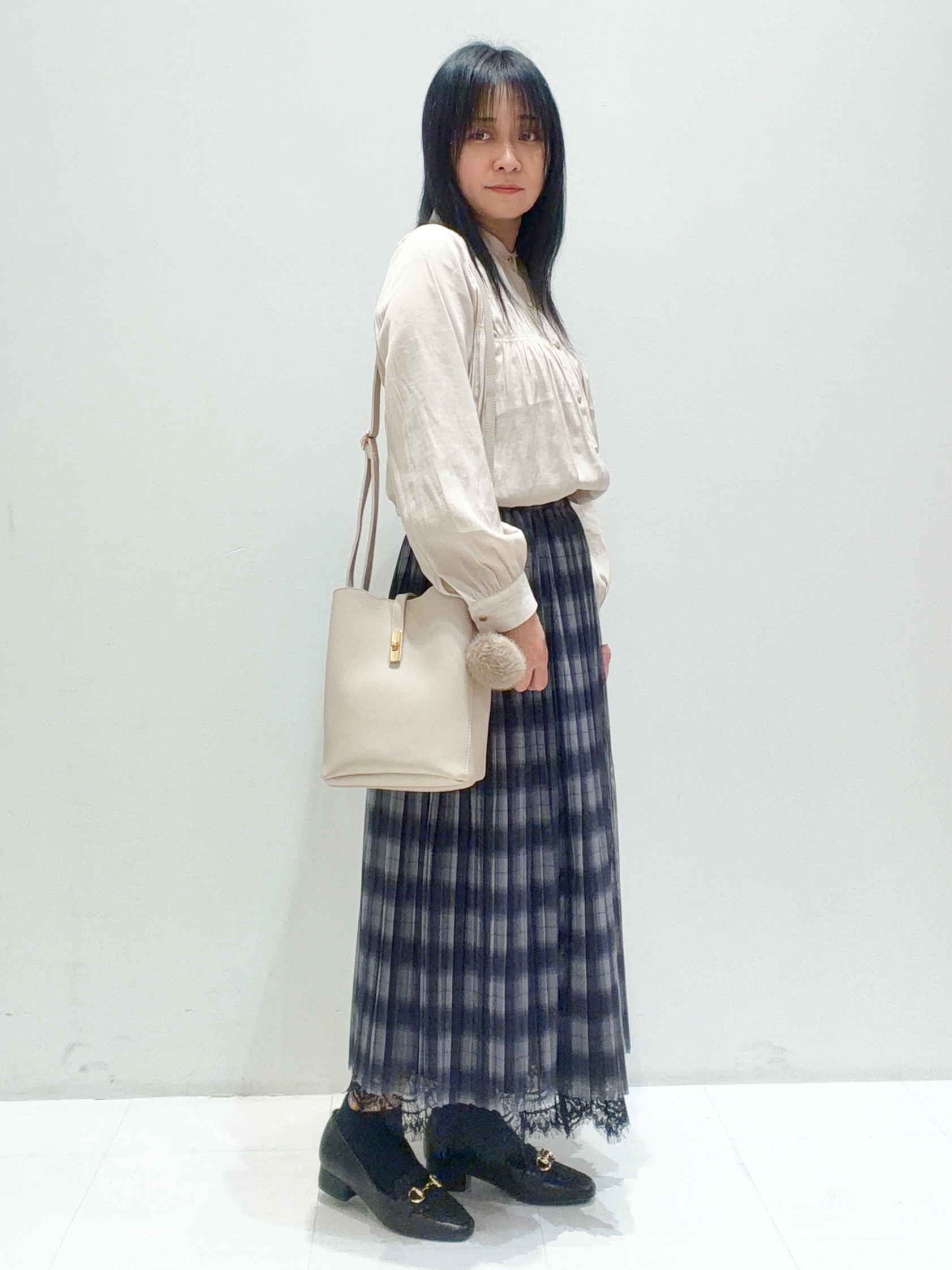ゅぅさんの「grove｜【通勤/きれいめ】上品な艶を纏う ヴィンテージサテンブラウス」を使ったコーディネート