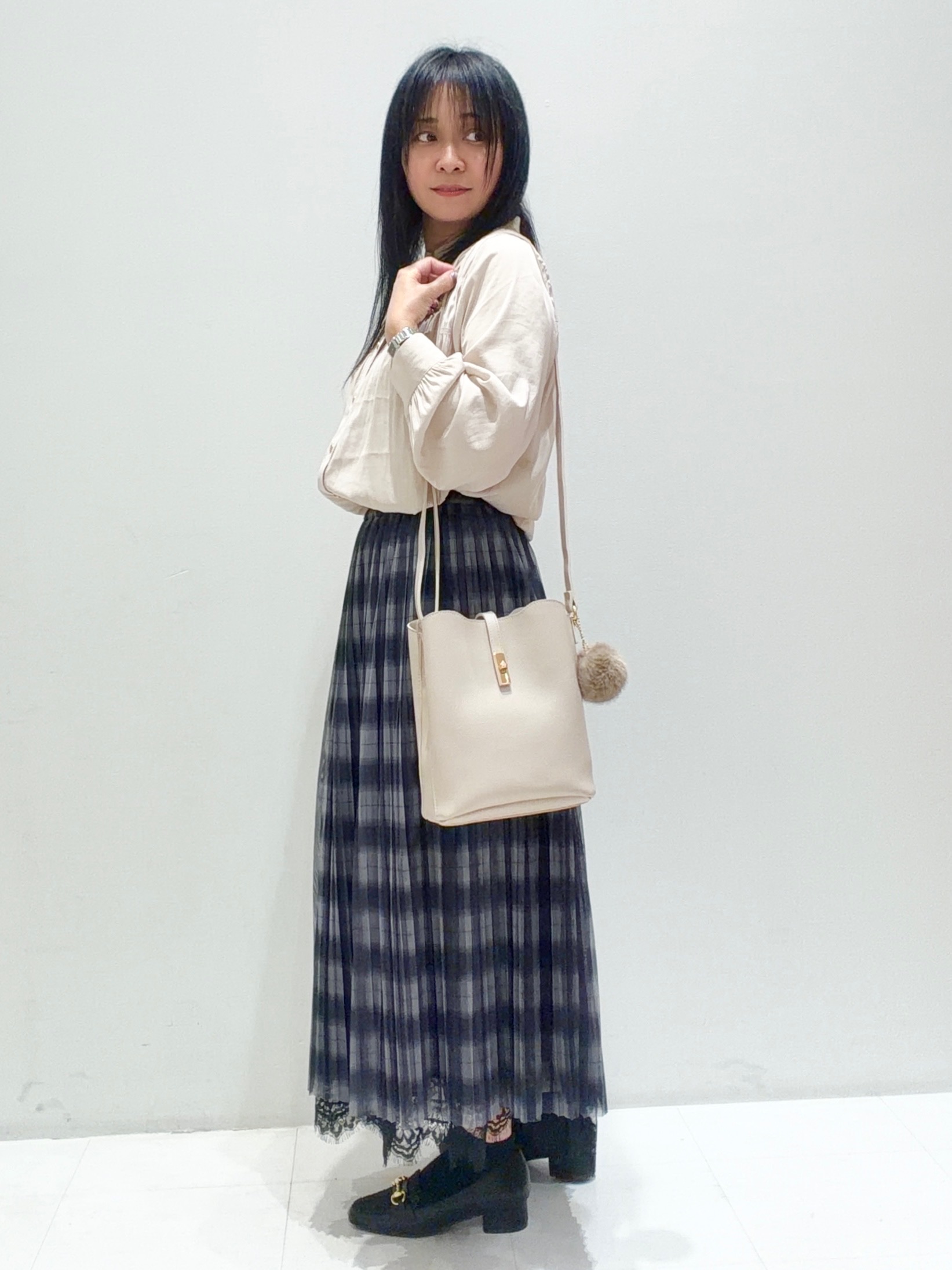 ゅぅさんの「grove｜【通勤/きれいめ】上品な艶を纏う ヴィンテージサテンブラウス」を使ったコーディネート
