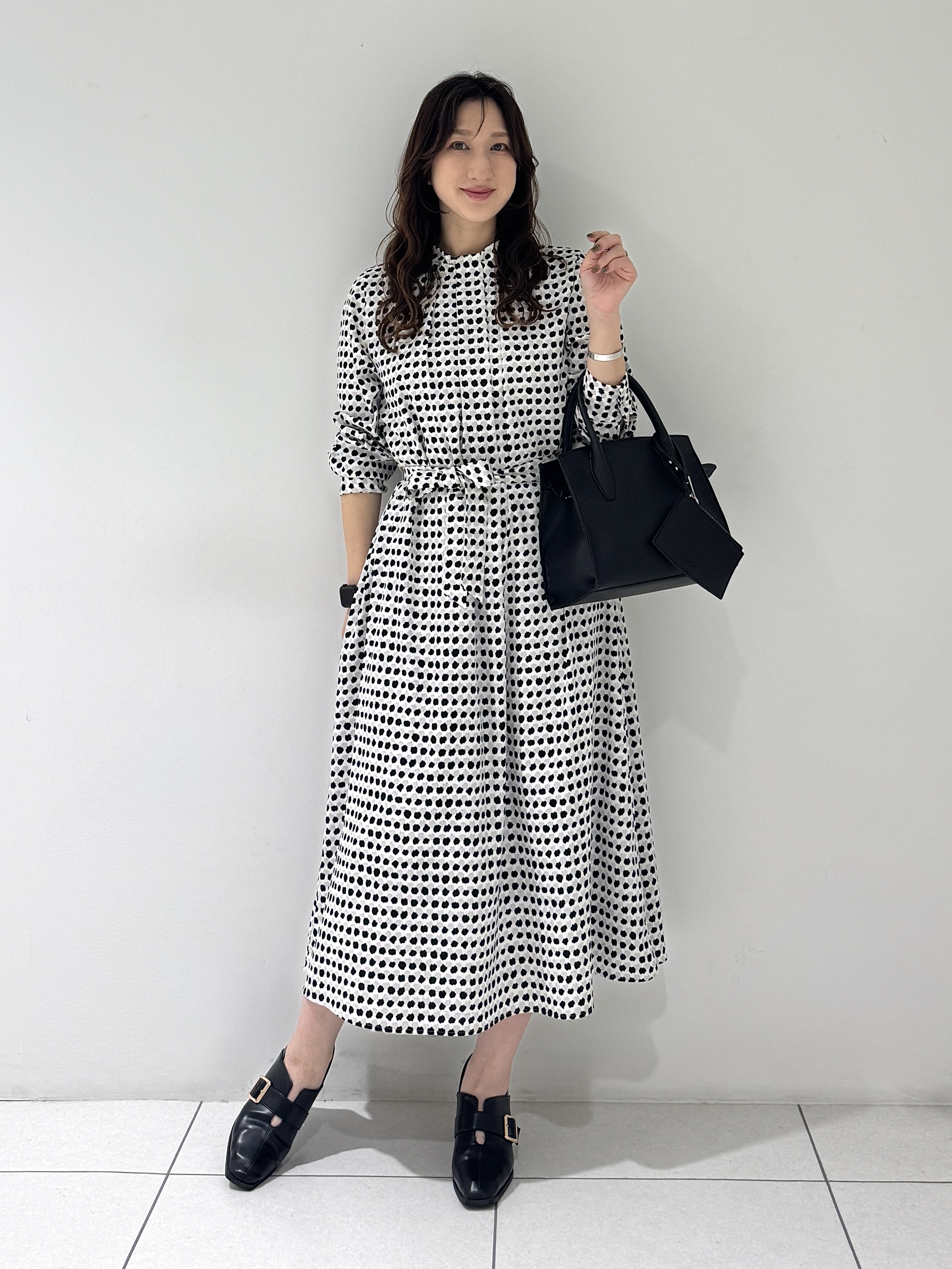 そんさんの「INDIVI｜【美シルエット／ベルト付】幾何学ドット柄プリントワンピース」を使ったコーディネート