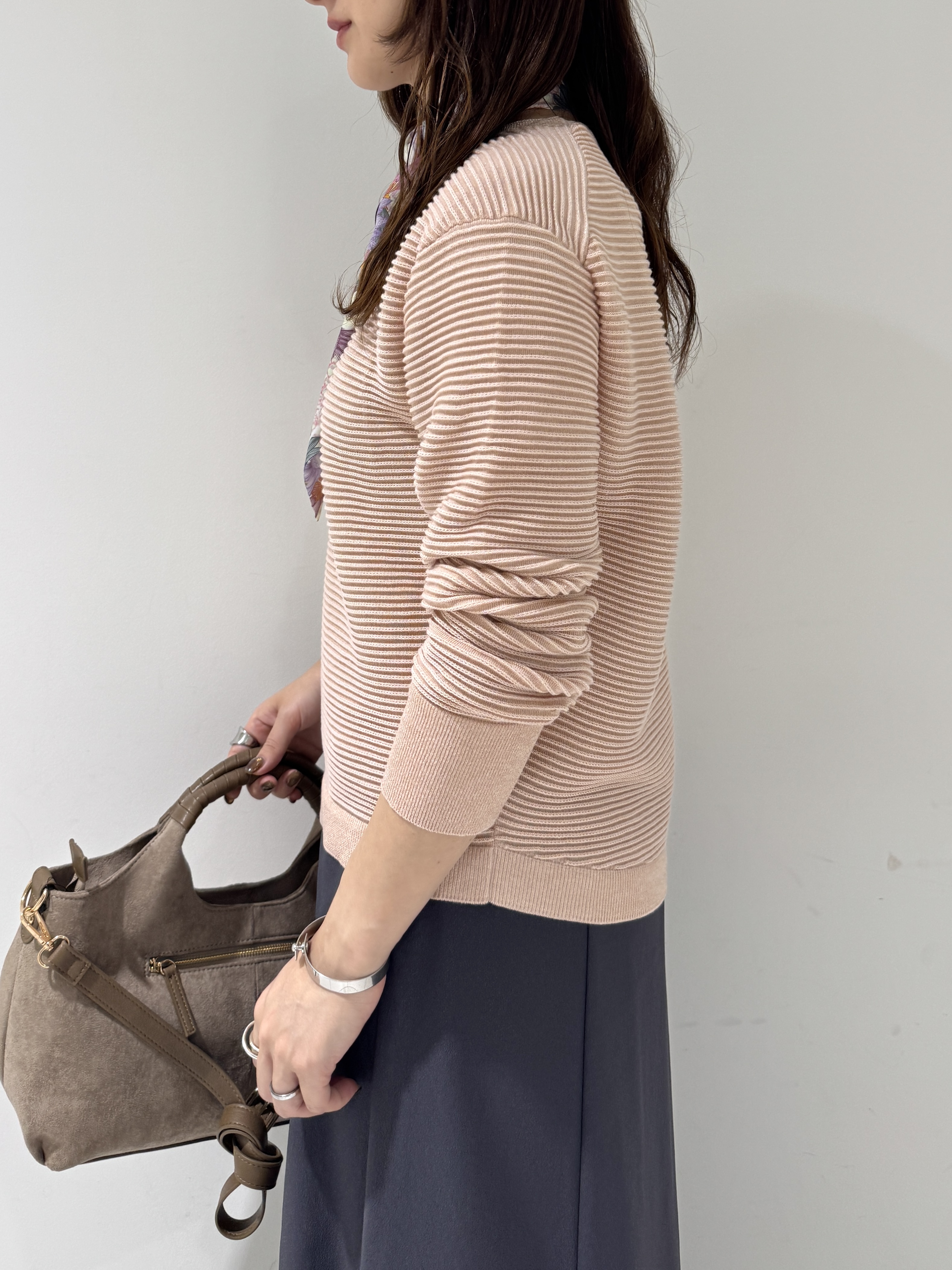 そんさんの「INDIVI｜◆【ウール混／体型カバー】ラメガーター編み Vネックニット」を使ったコーディネート