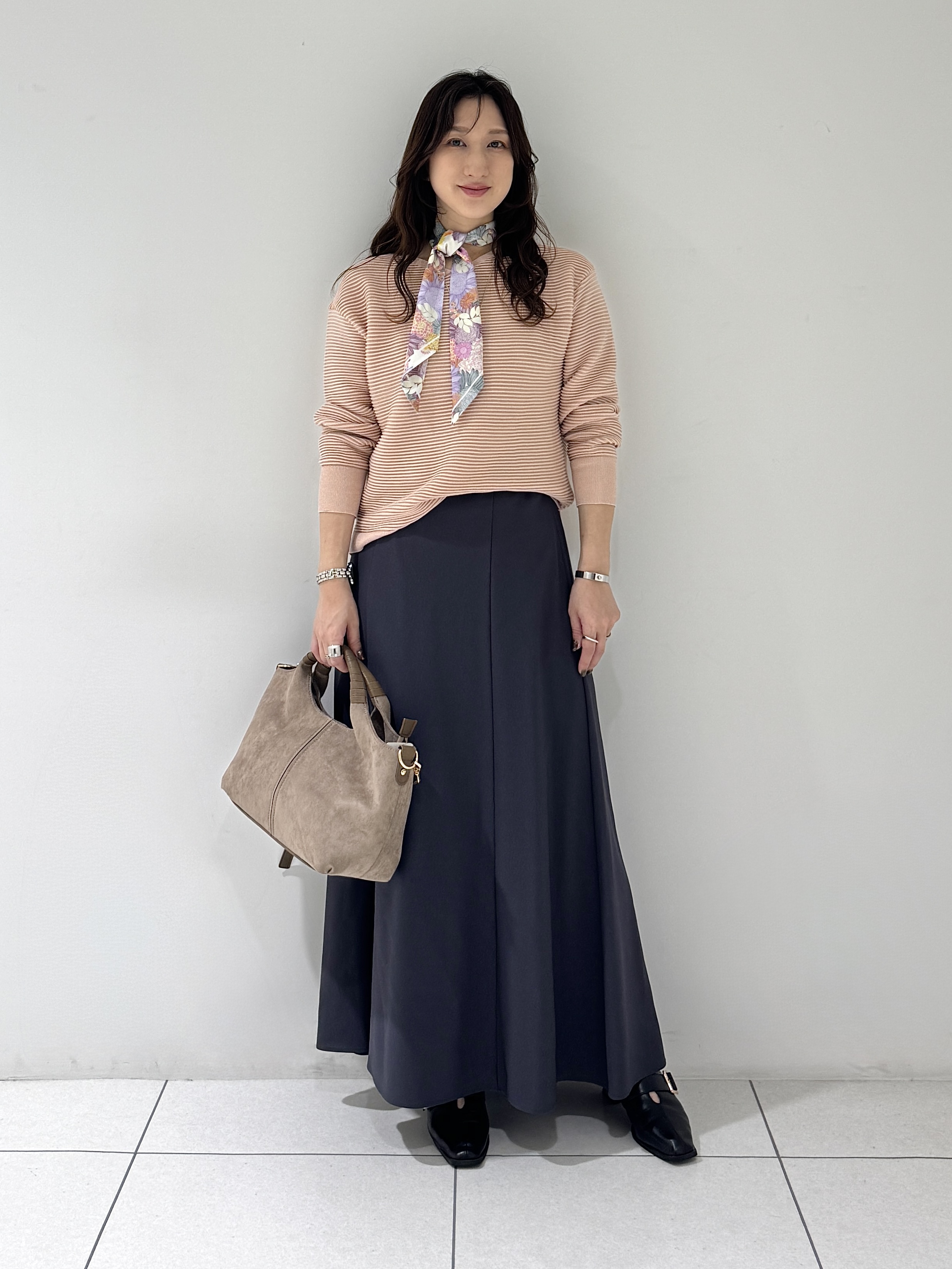 そんさんの「INDIVI｜◆【ウール混／体型カバー】ラメガーター編み Vネックニット」を使ったコーディネート