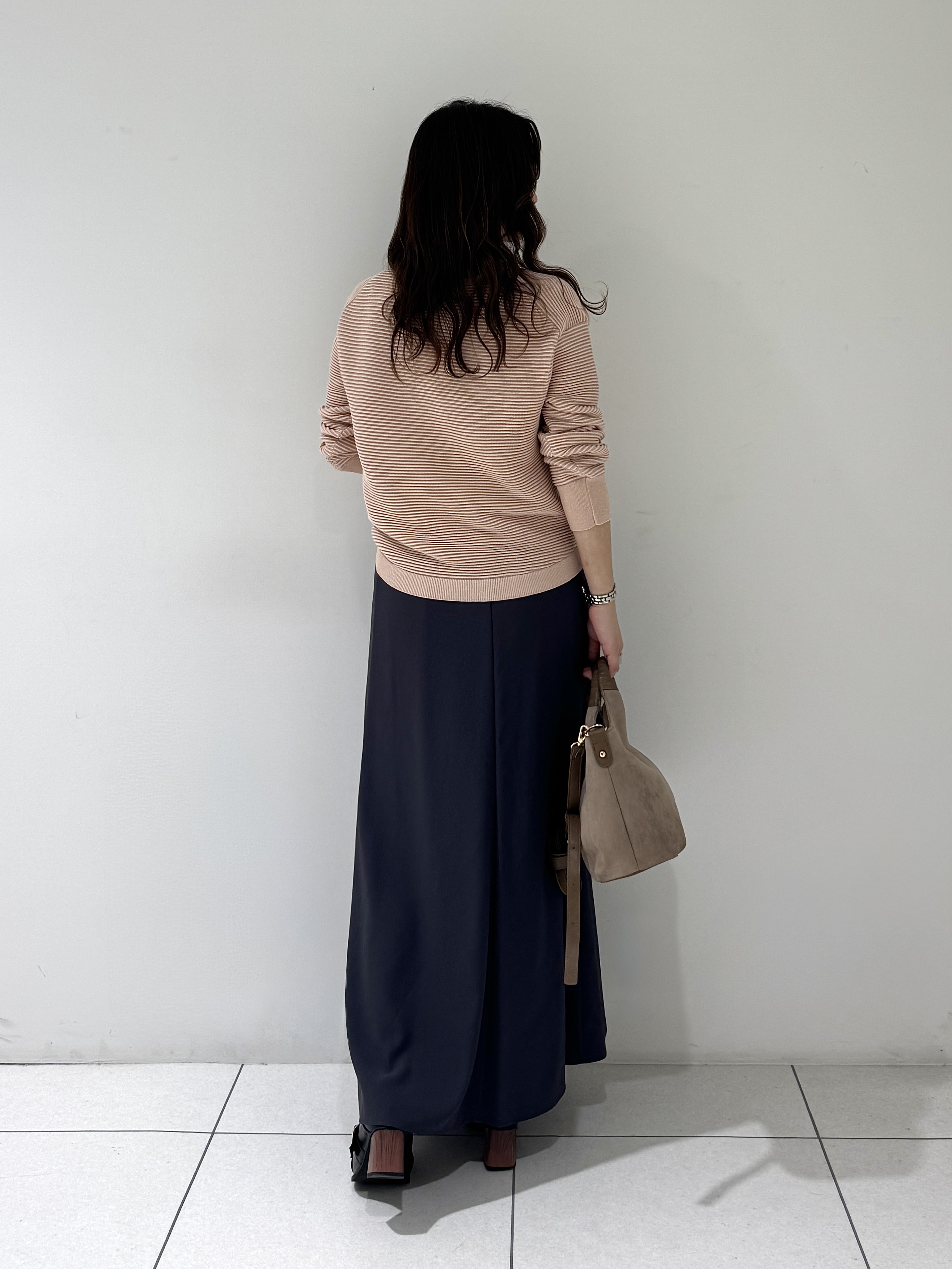 そんさんの「INDIVI｜◆【ウール混／体型カバー】ラメガーター編み Vネックニット」を使ったコーディネート