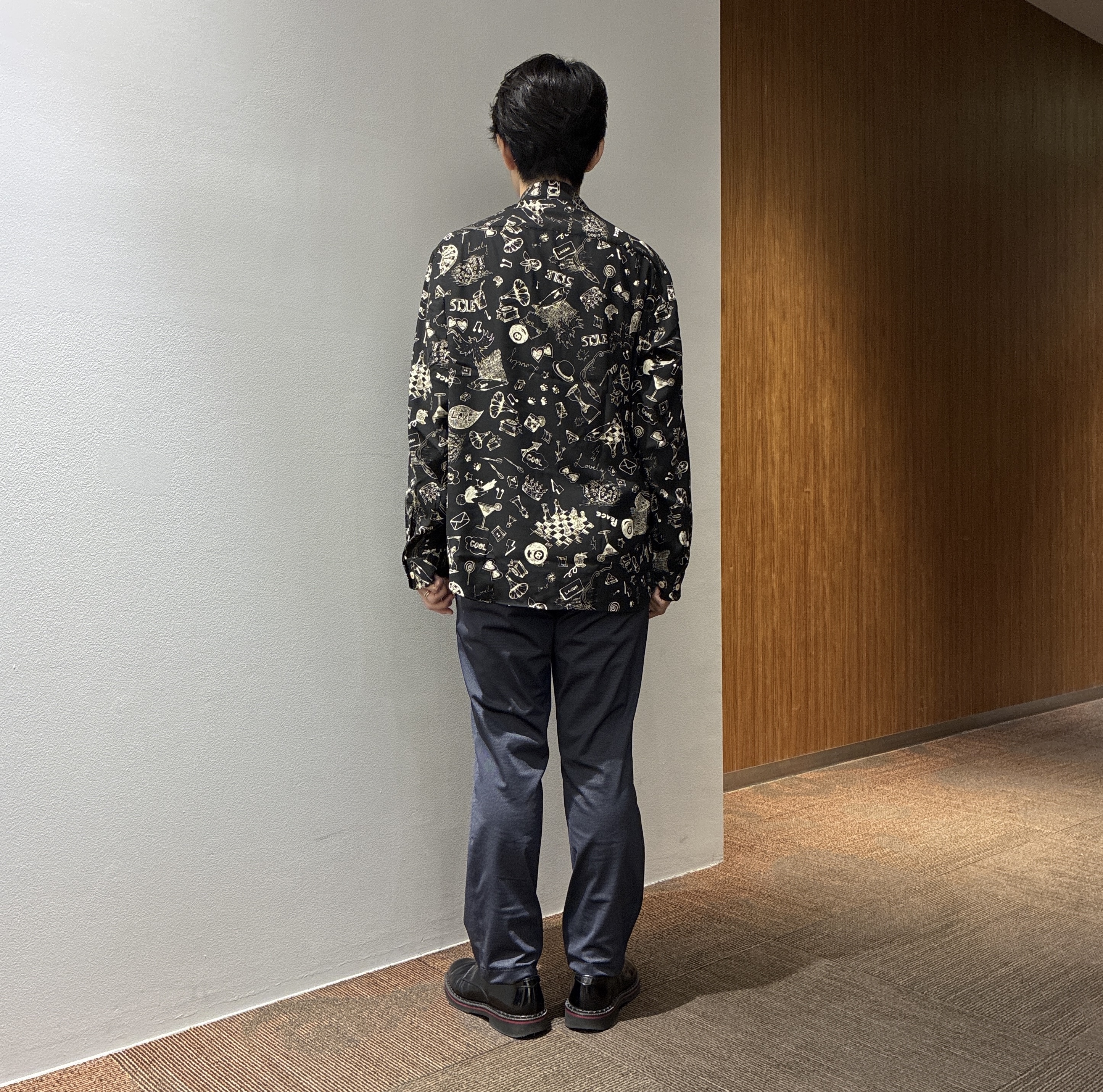 わいずみさんの「TAKEO KIKUCHI｜【BOWLER HAT LABEL】日本製PLAYプリントシャツ」を使ったコーディネート