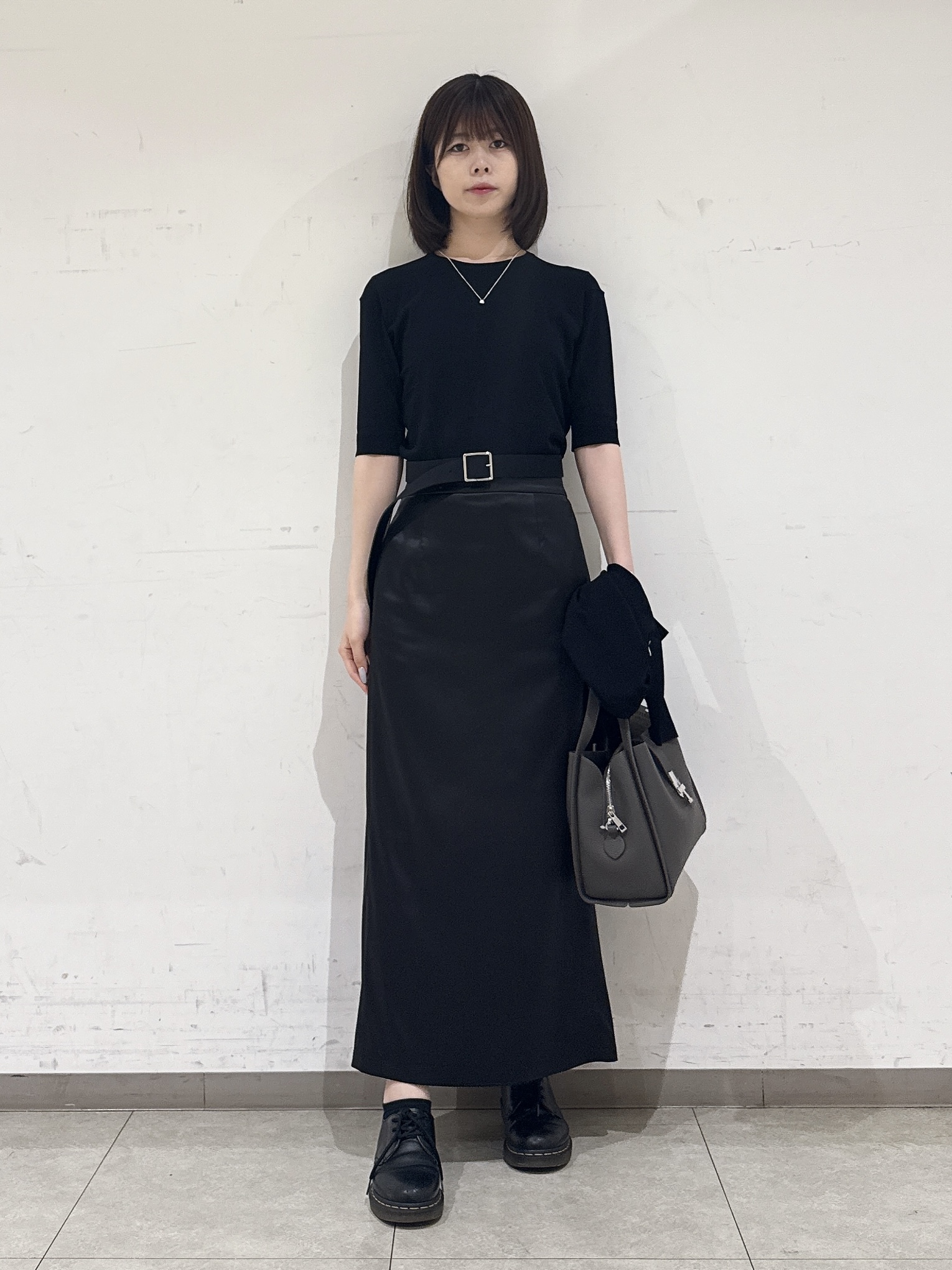 rinaさんの「INDIVI｜【吸汗速乾／ストレッチ◎】サテン素材ナロースカート」を使ったコーディネート