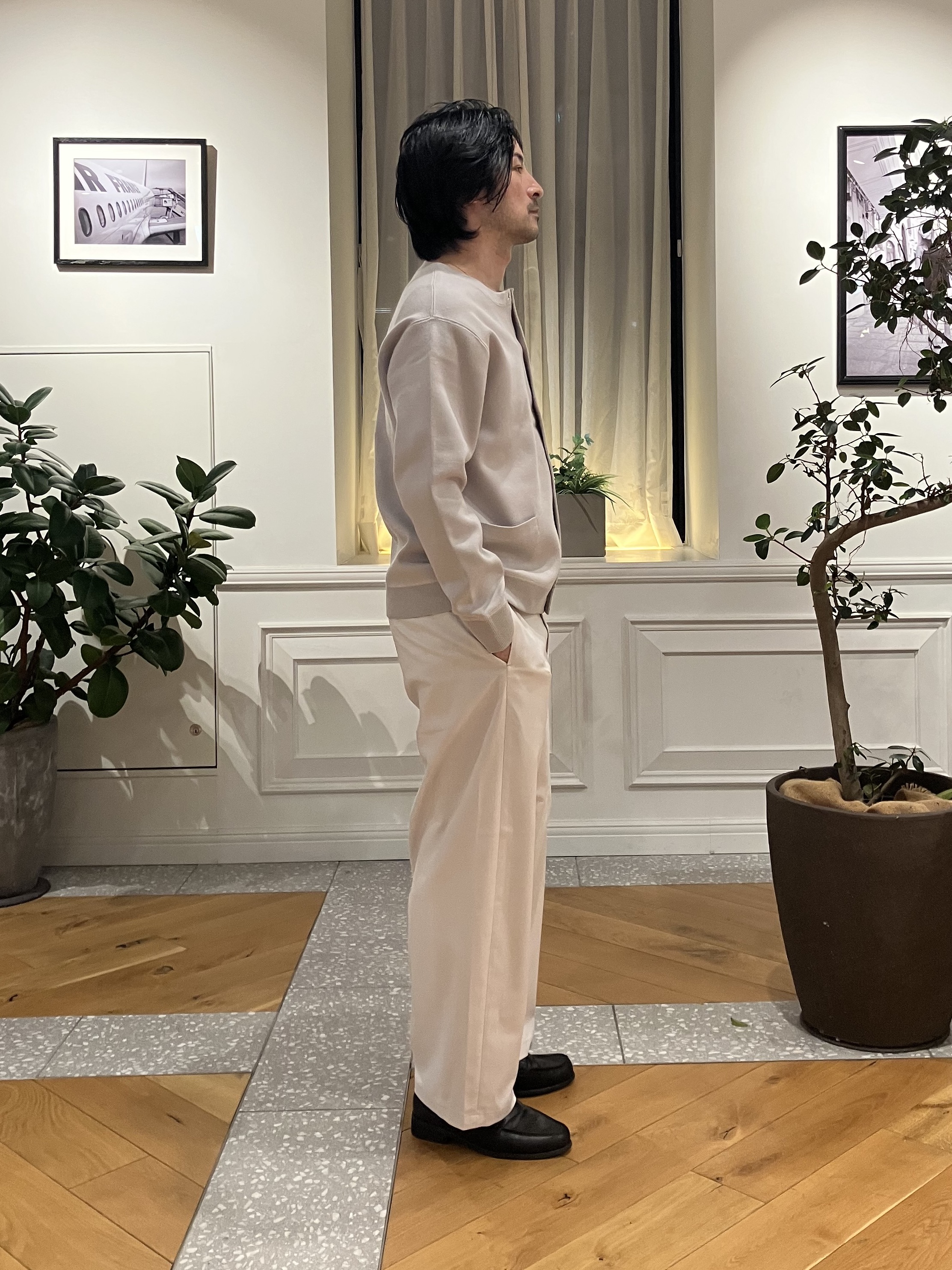 junyaさんの「DRESSTERIOR｜ウォッシャブル アームライン ラウンドカーディガン」を使ったコーディネート