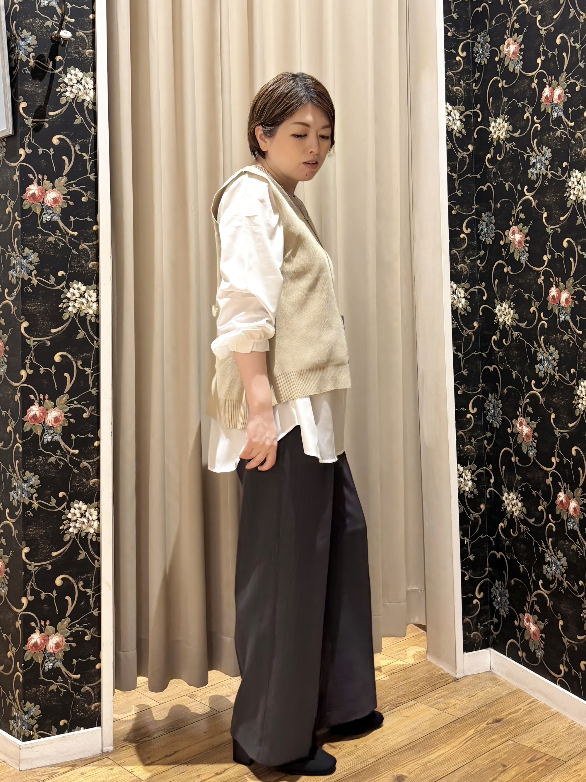 たみさんの「SHOO･LA･RUE｜【2点セット/S-LL】着回し自在 スポンディッシュニットベスト＆フレアシャツ」を使ったコーディネート
