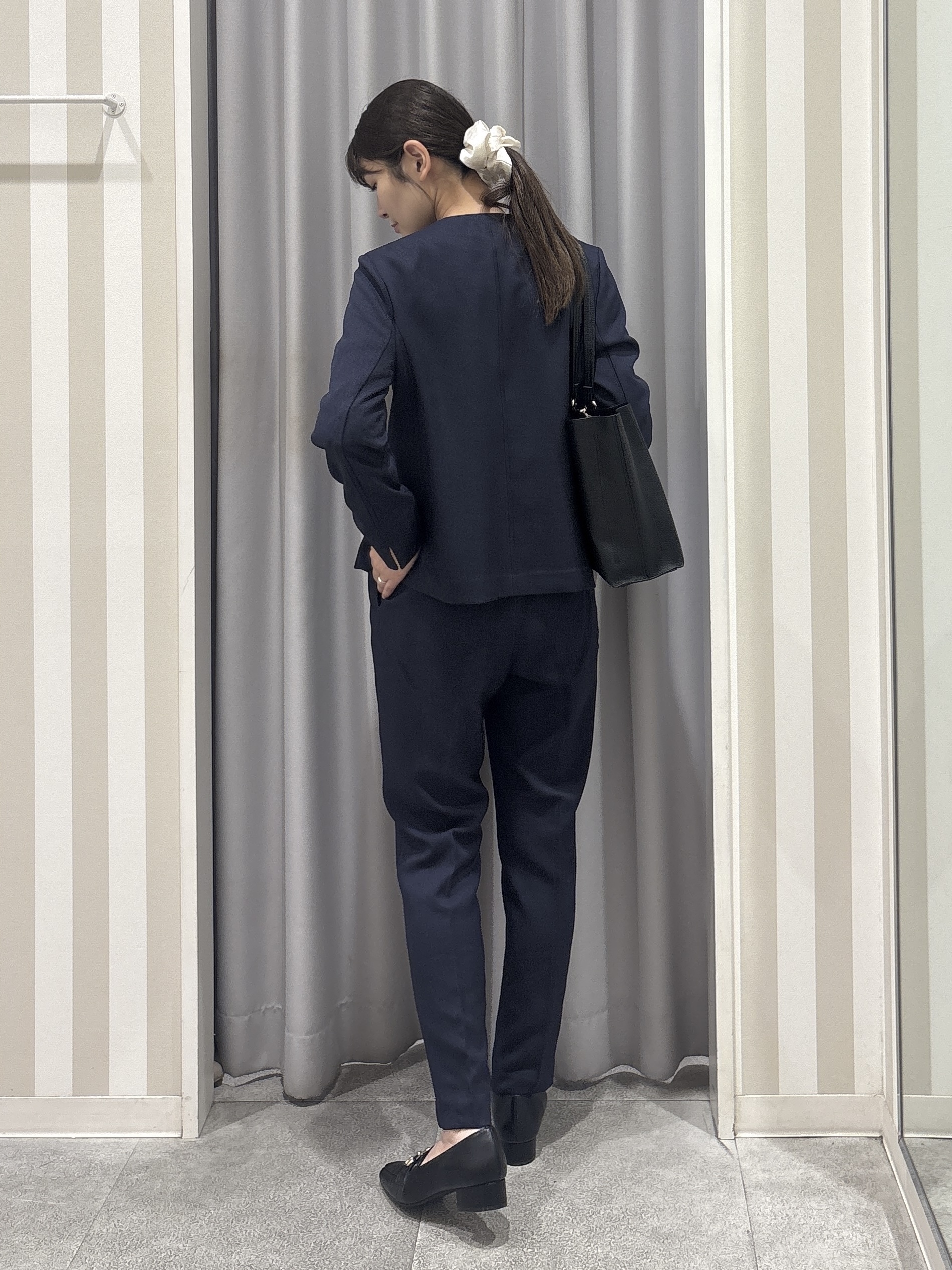 Rikaさんの「SHOO･LA･RUE｜【セットアップ可/通勤/洗濯機可/SS-LL】女性らしく決まる カラーレスジャケット」を使ったコーディネート