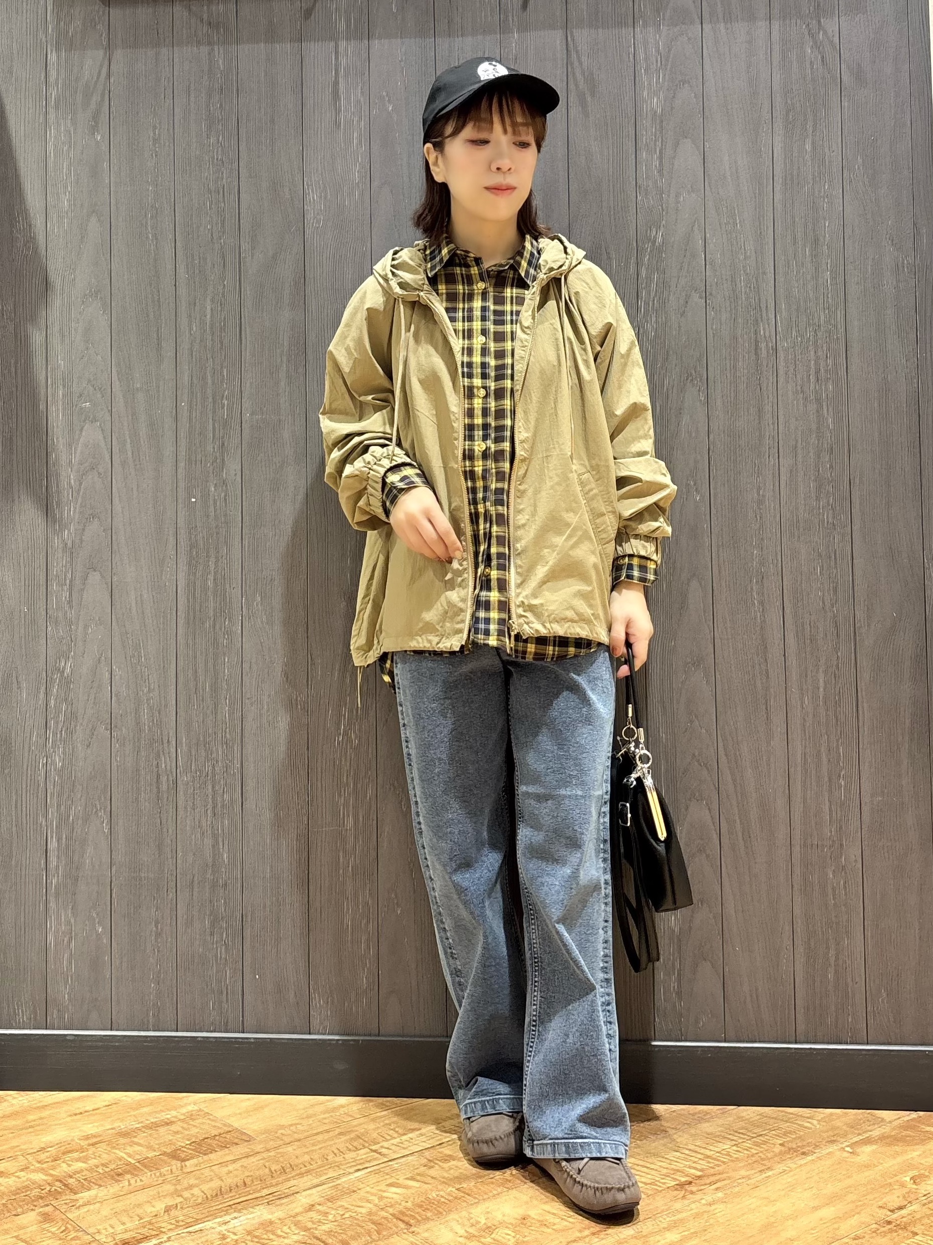 meiさんの「SHOO･LA･RUE｜【S-LL/撥水】ゴールドパーツで女性らしく ギャザーブルゾン」を使ったコーディネート