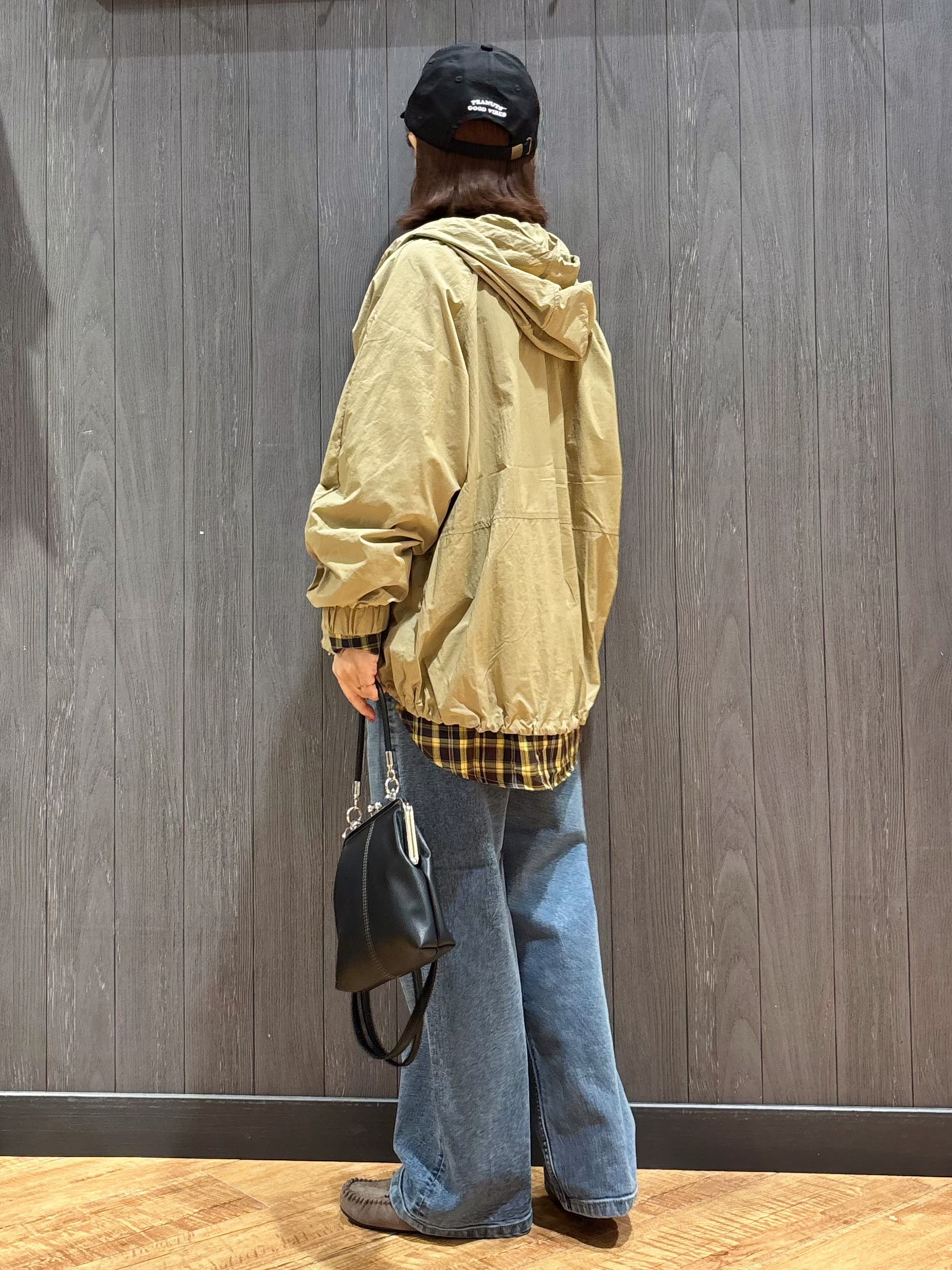 meiさんの「SHOO･LA･RUE｜【S-LL/撥水】ゴールドパーツで女性らしく ギャザーブルゾン」を使ったコーディネート