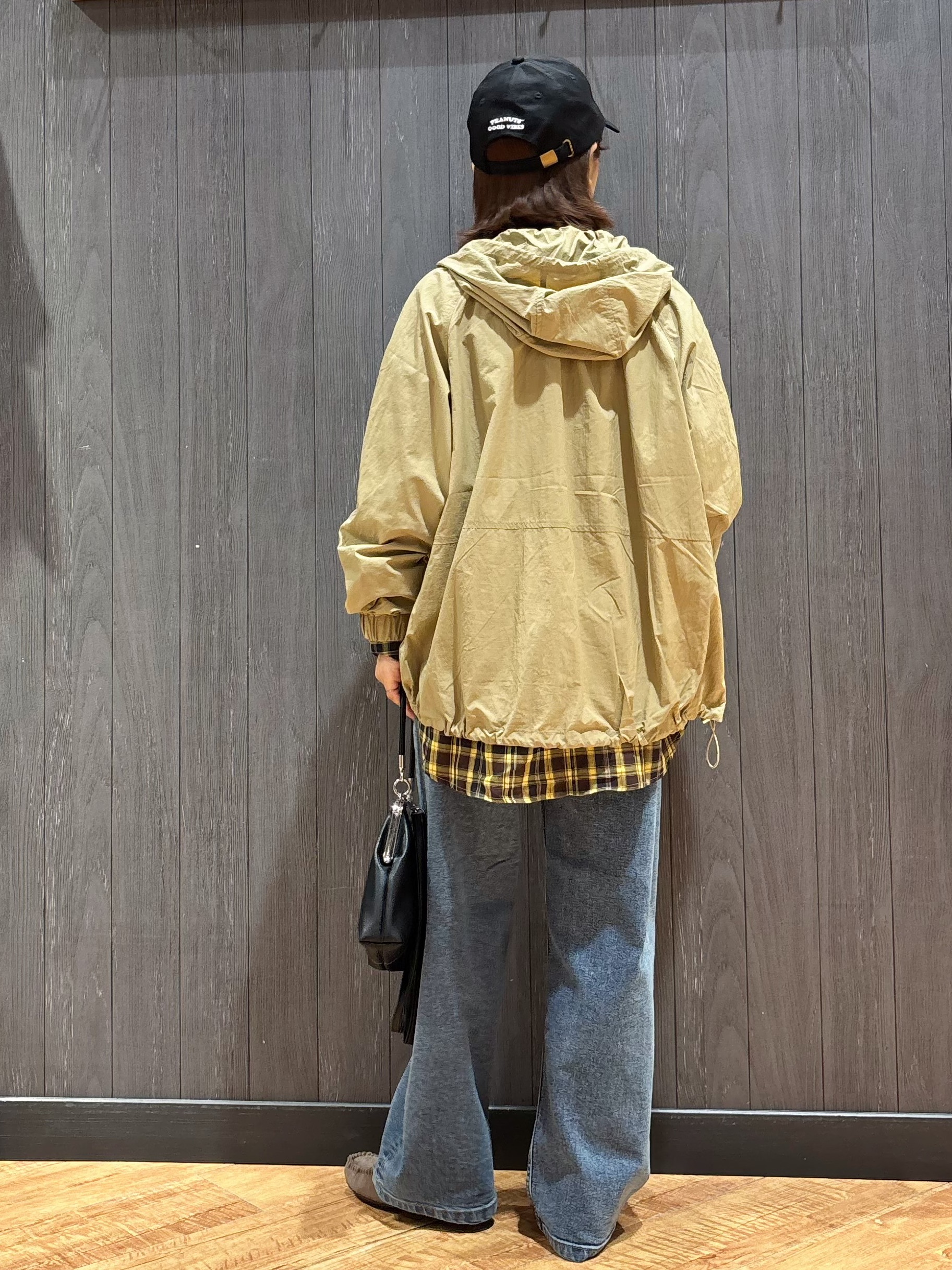 meiさんの「SHOO･LA･RUE｜【S-LL/撥水】ゴールドパーツで女性らしく ギャザーブルゾン」を使ったコーディネート
