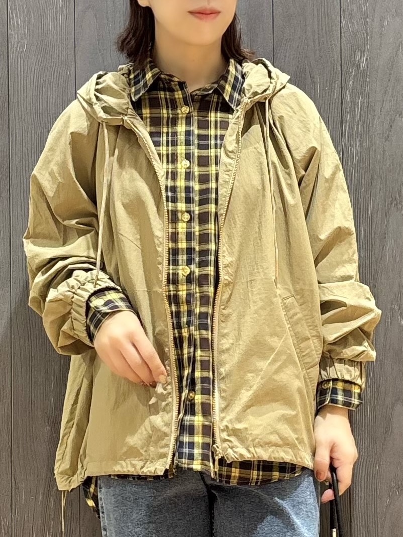 meiさんの「SHOO･LA･RUE｜【S-LL/撥水】ゴールドパーツで女性らしく ギャザーブルゾン」を使ったコーディネート