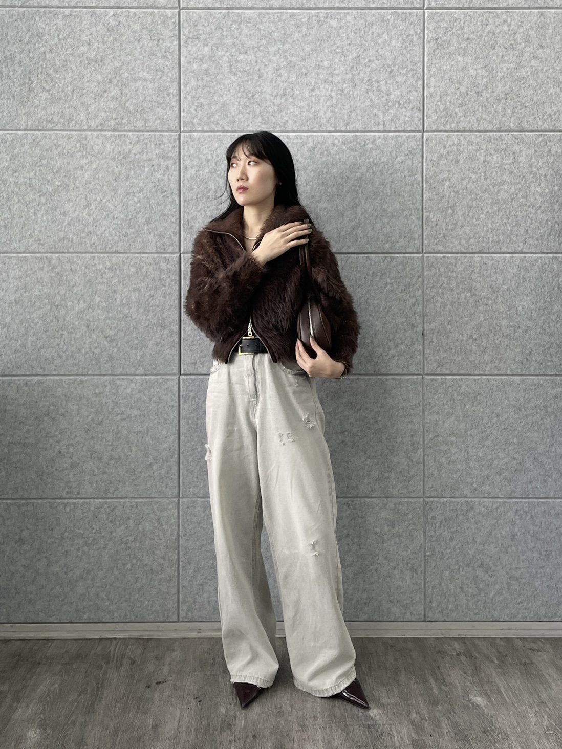 rinaさんの「INDIVI｜サイドギャザー ワイドデニム」を使ったコーディネート