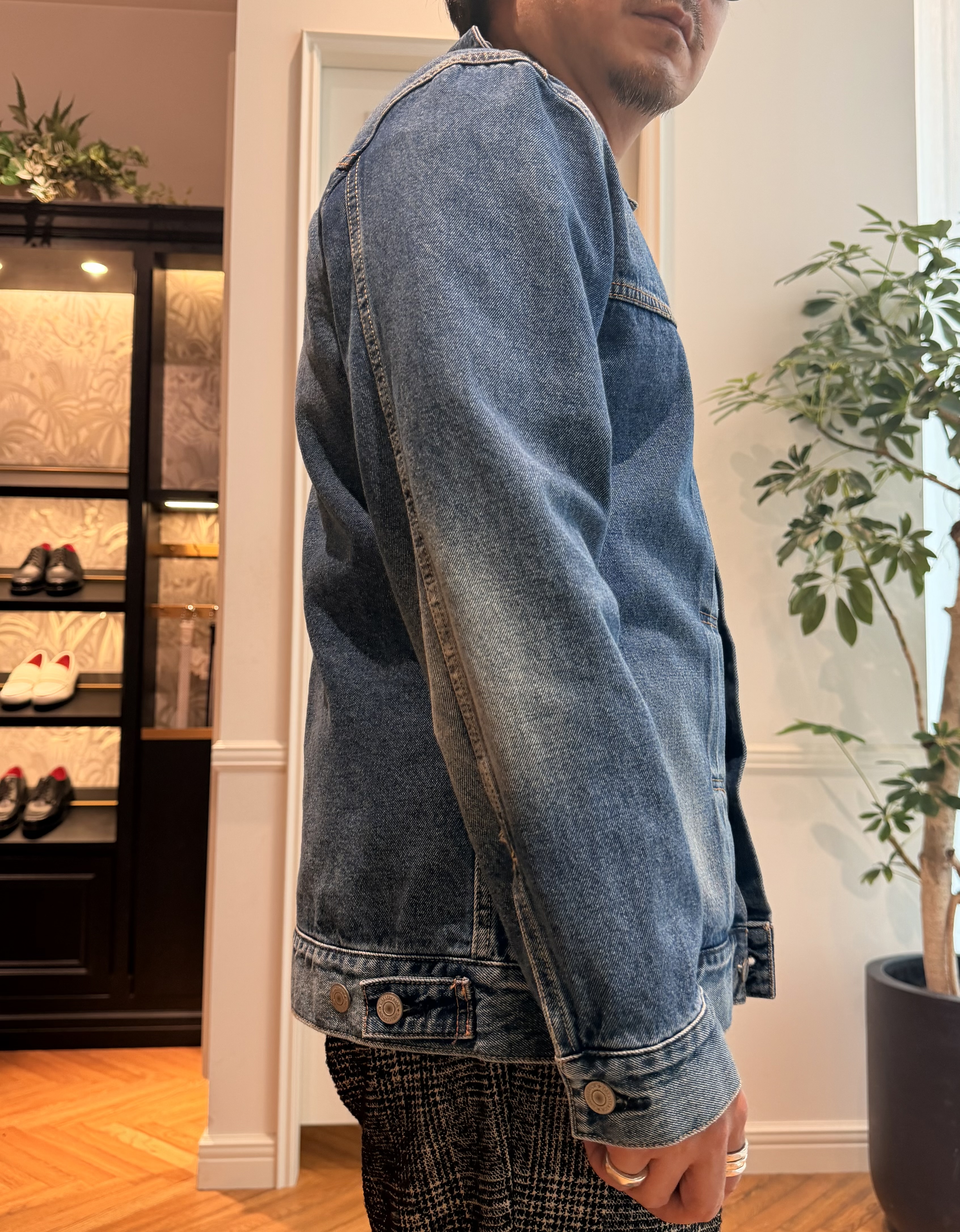鶴田大士さんの「DRESSTERIOR｜【セットアップ可】ループグレンチェック ワイドパンツ」を使ったコーディネート