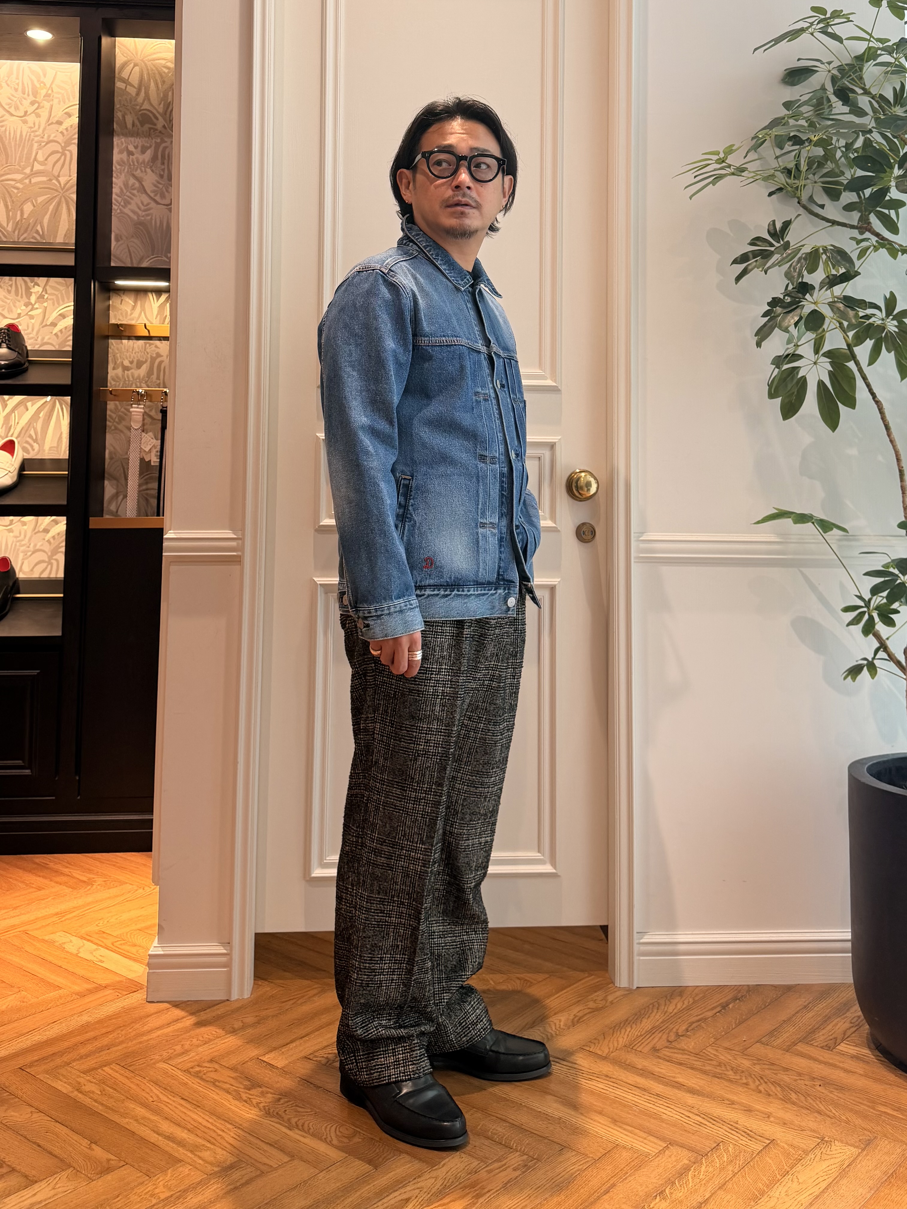 鶴田大士さんの「DRESSTERIOR｜【セットアップ可】ループグレンチェック ワイドパンツ」を使ったコーディネート